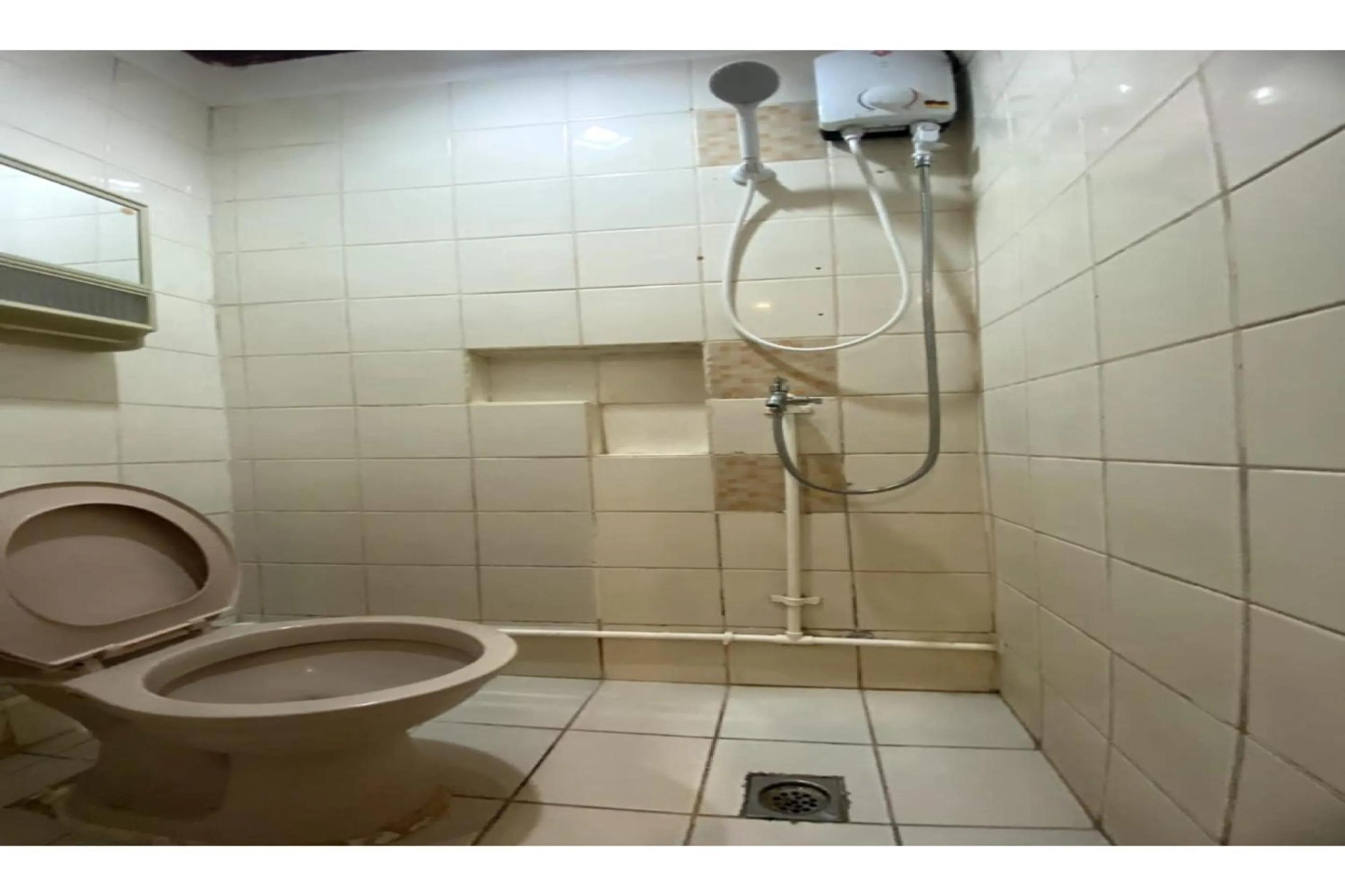 Bathroom in OYO 857 City Stay Inns Makati Avenue