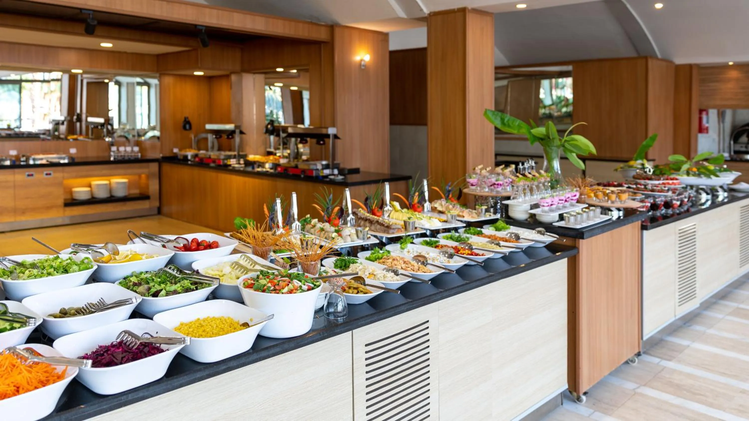 Food and drinks in Faros Premium Beach