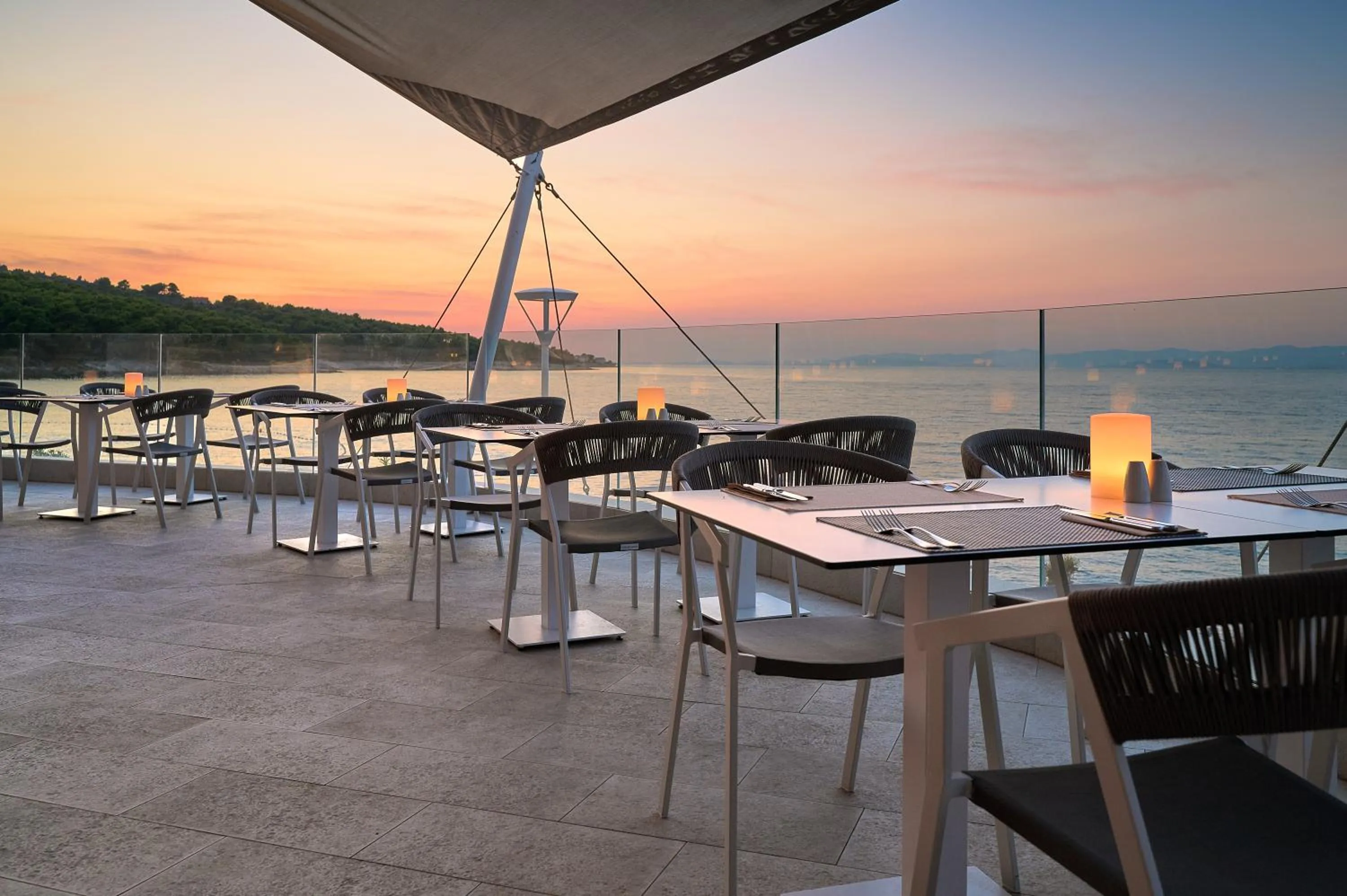 Restaurant/places to eat in Grand Hotel View