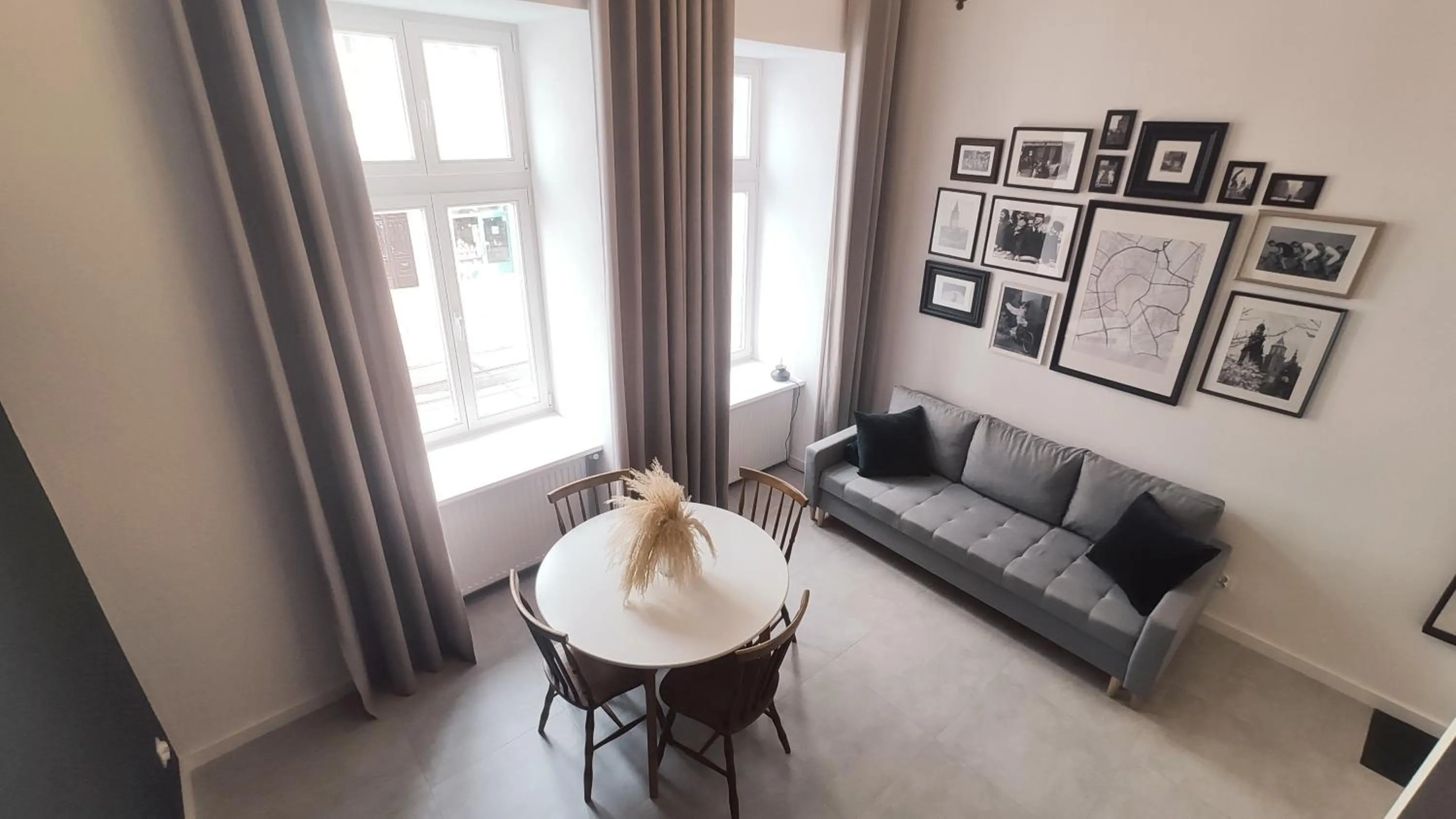 Living room in Starowislna 43 by Homeprime