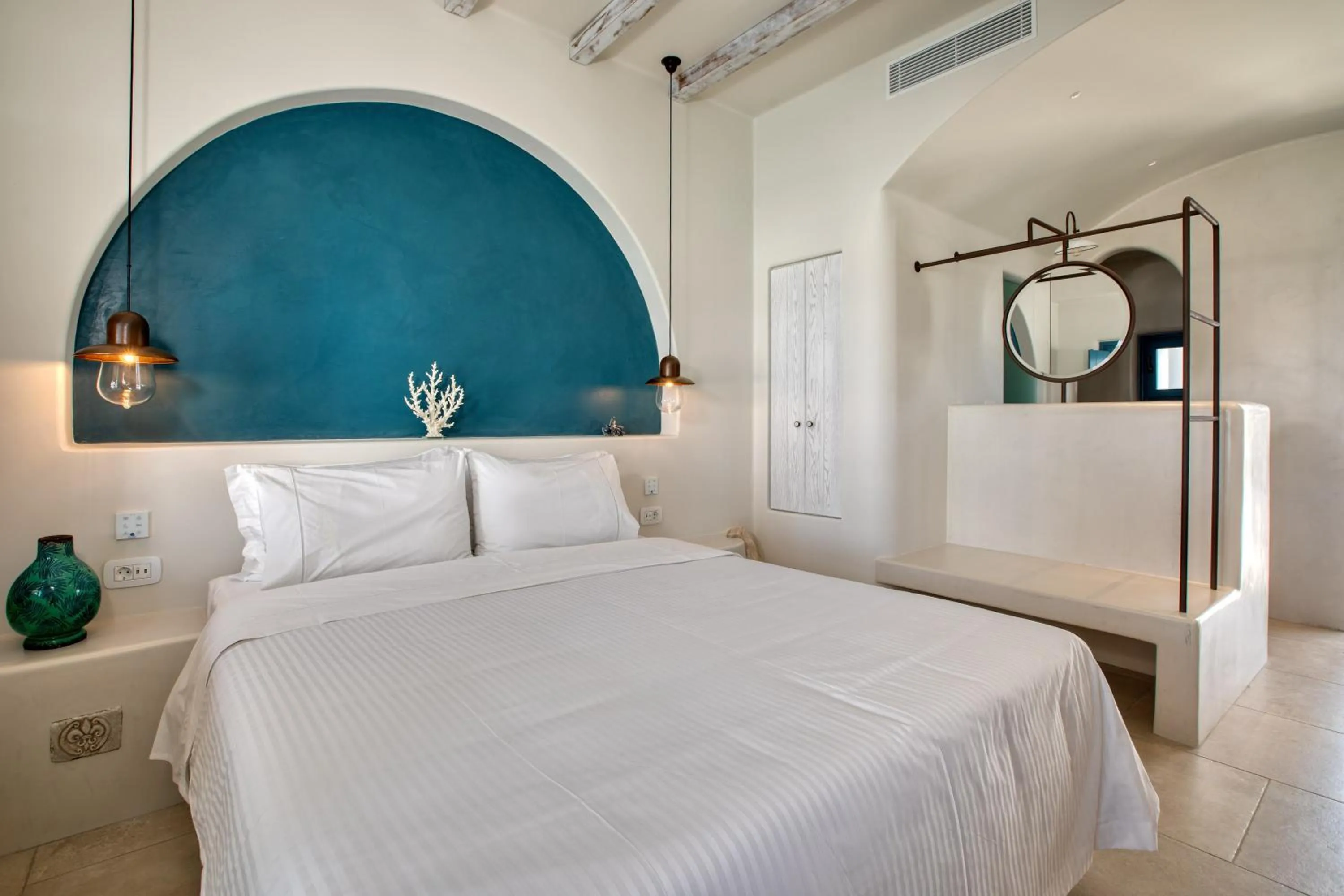 Bed in Blue Pearls-Adults Only Luxury Suites