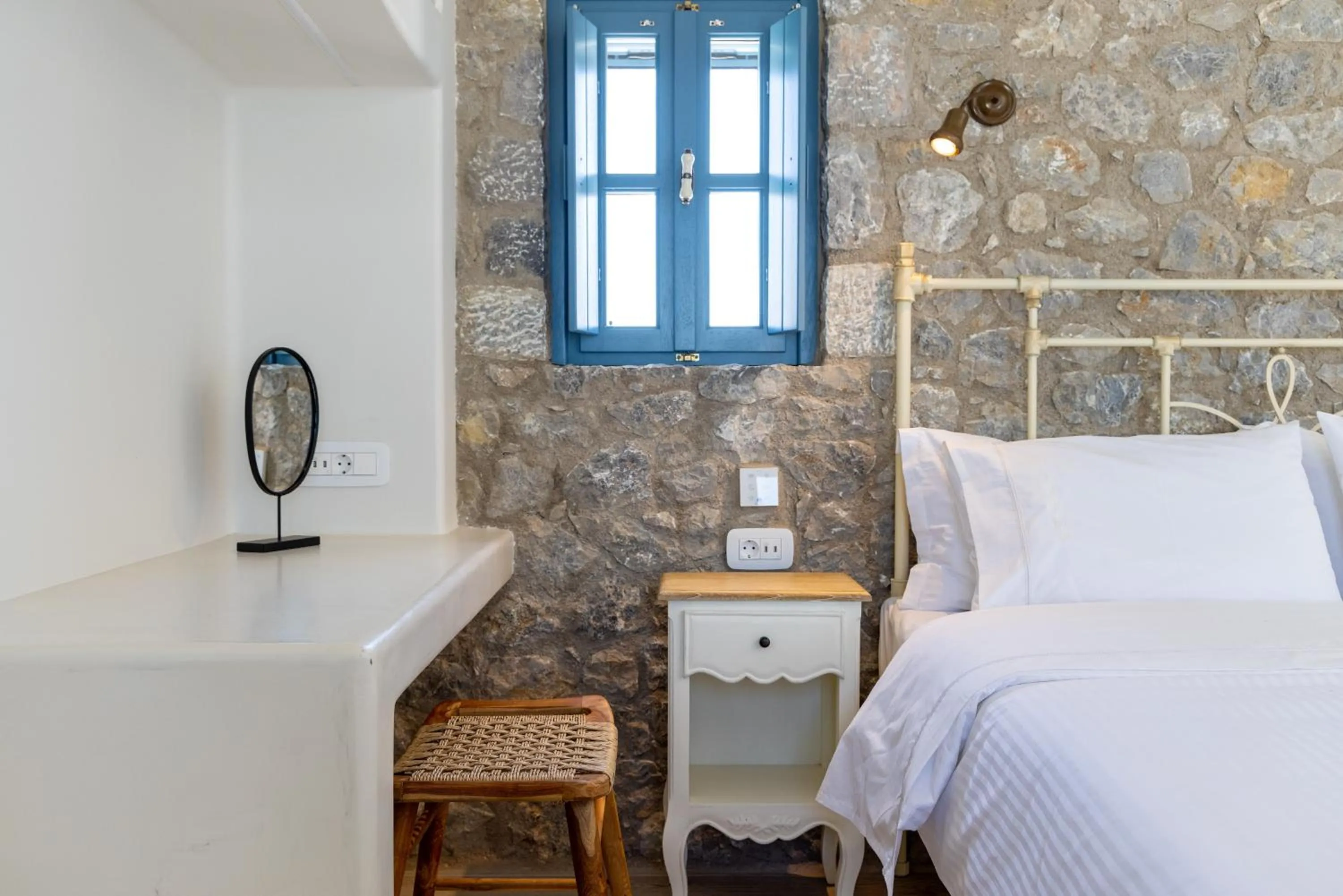 Bed in Blue Pearls-Adults Only Luxury Suites