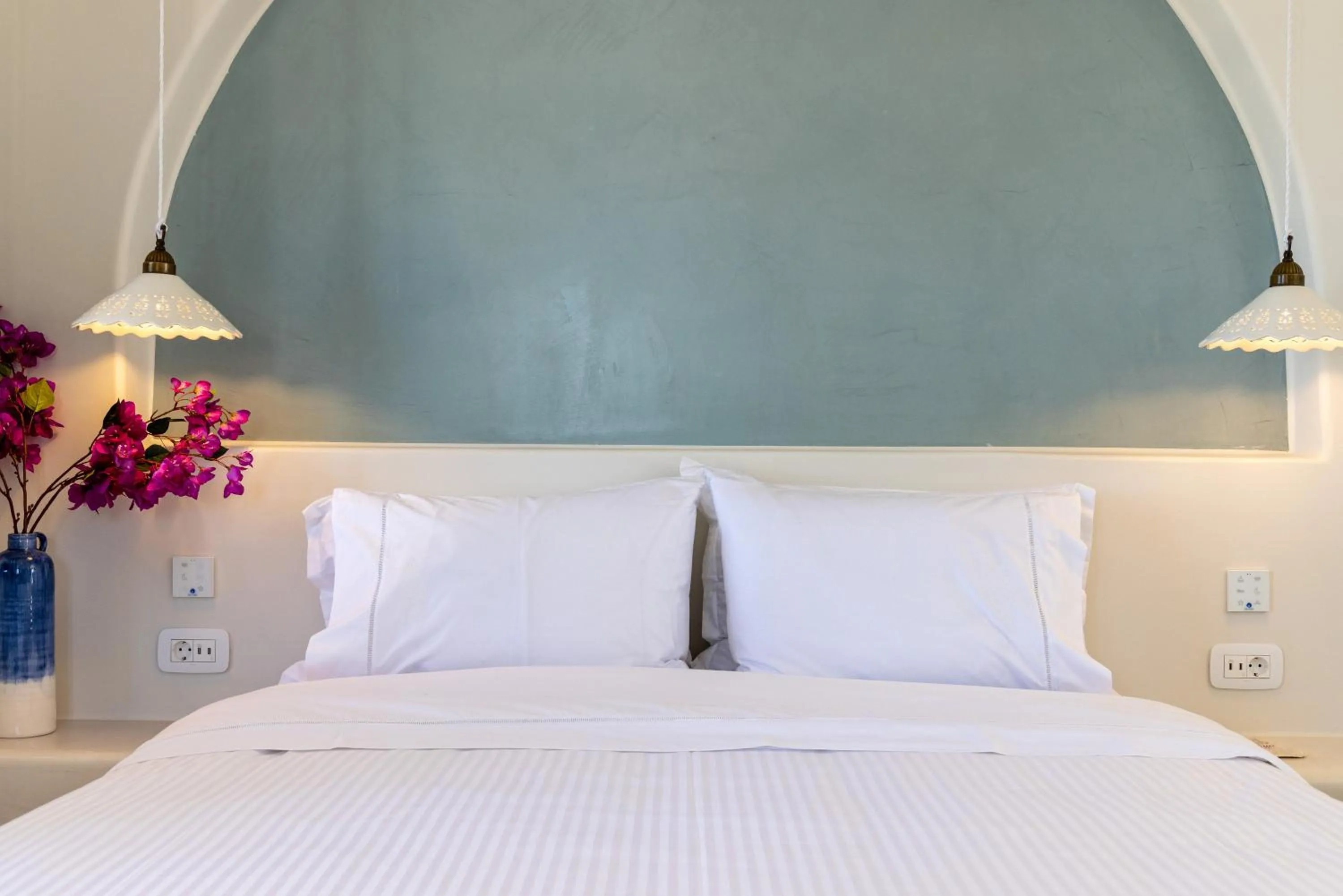 Bed in Blue Pearls-Adults Only Luxury Suites