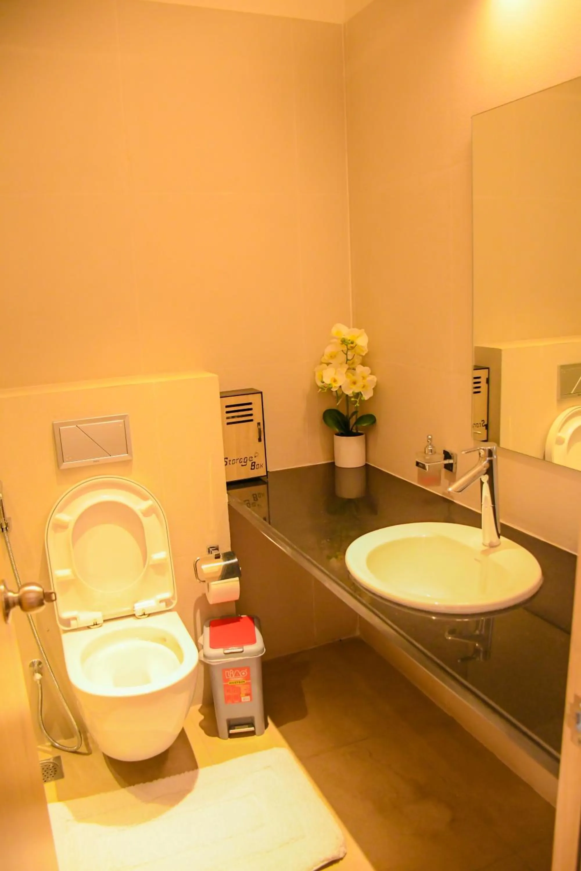 Toilet in AQUA INN Hotel