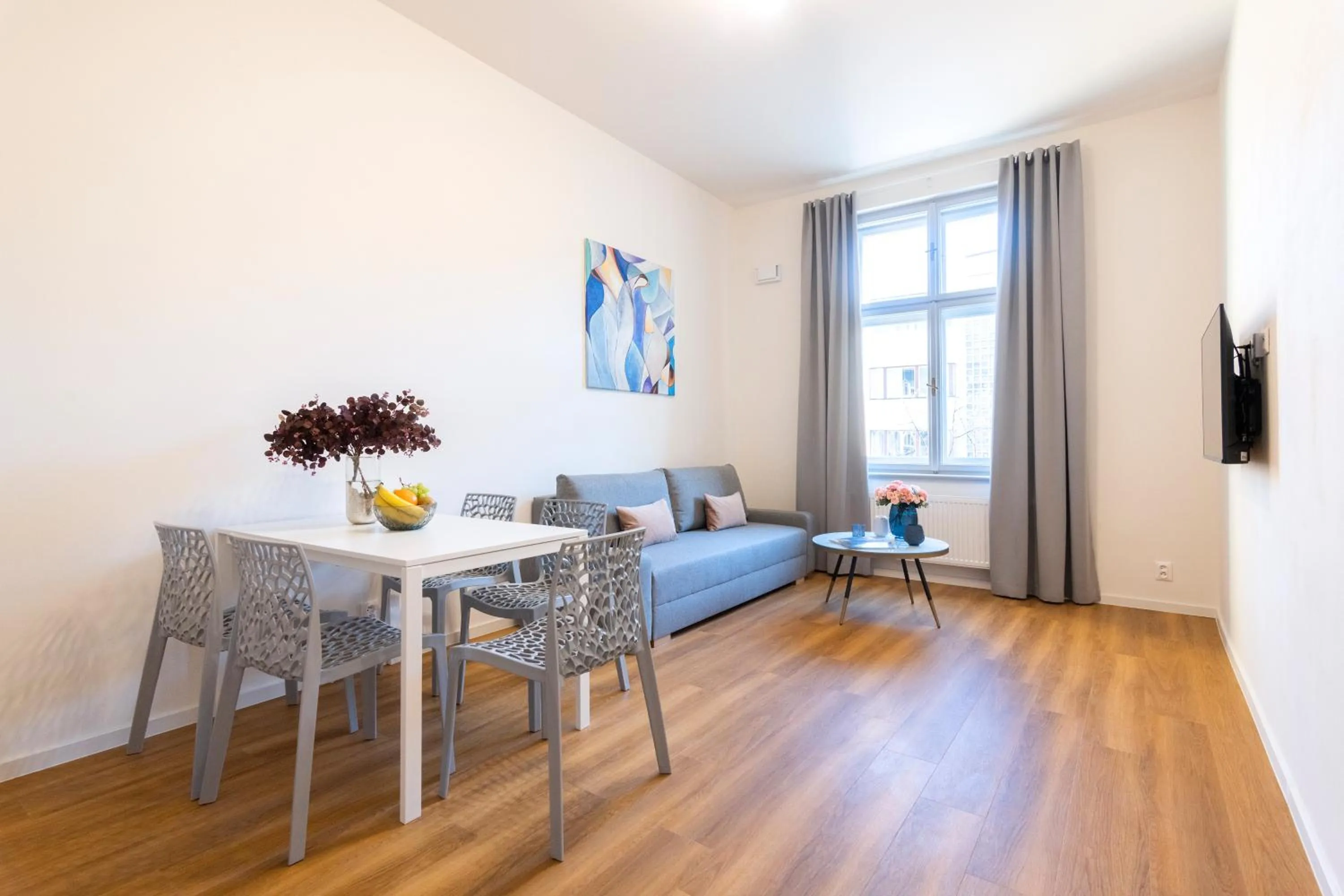 Living room in Hidden Art Boutique Residence by Dwellfort