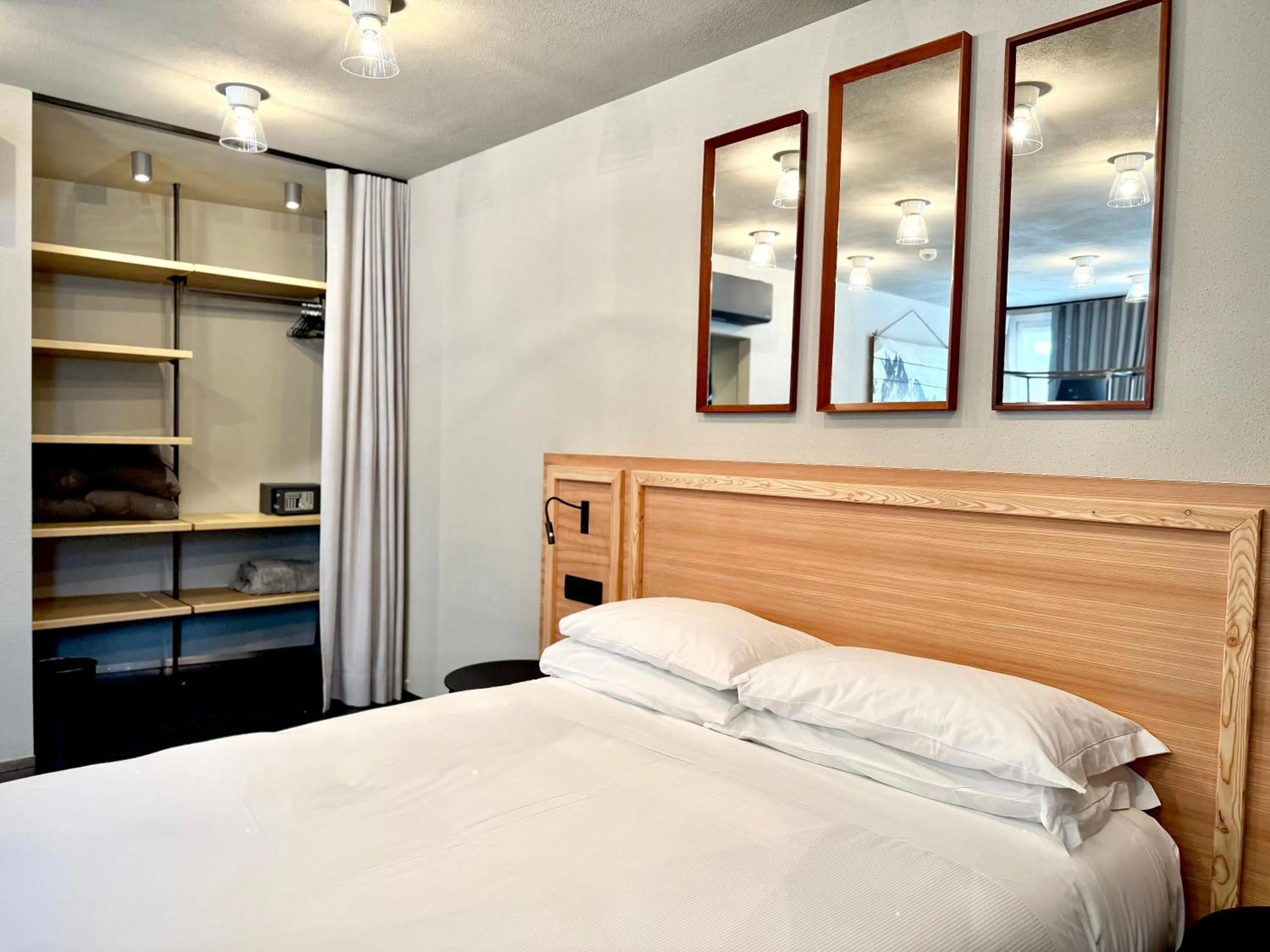 Bedroom, Bed in Hotel Village