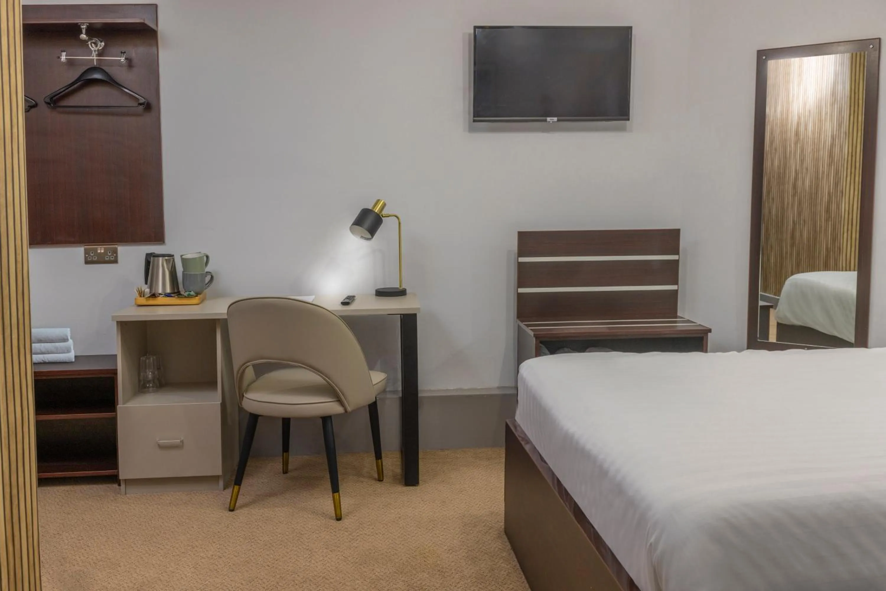 Coffee/tea facilities, Bed in Best Western Ebbw Vale