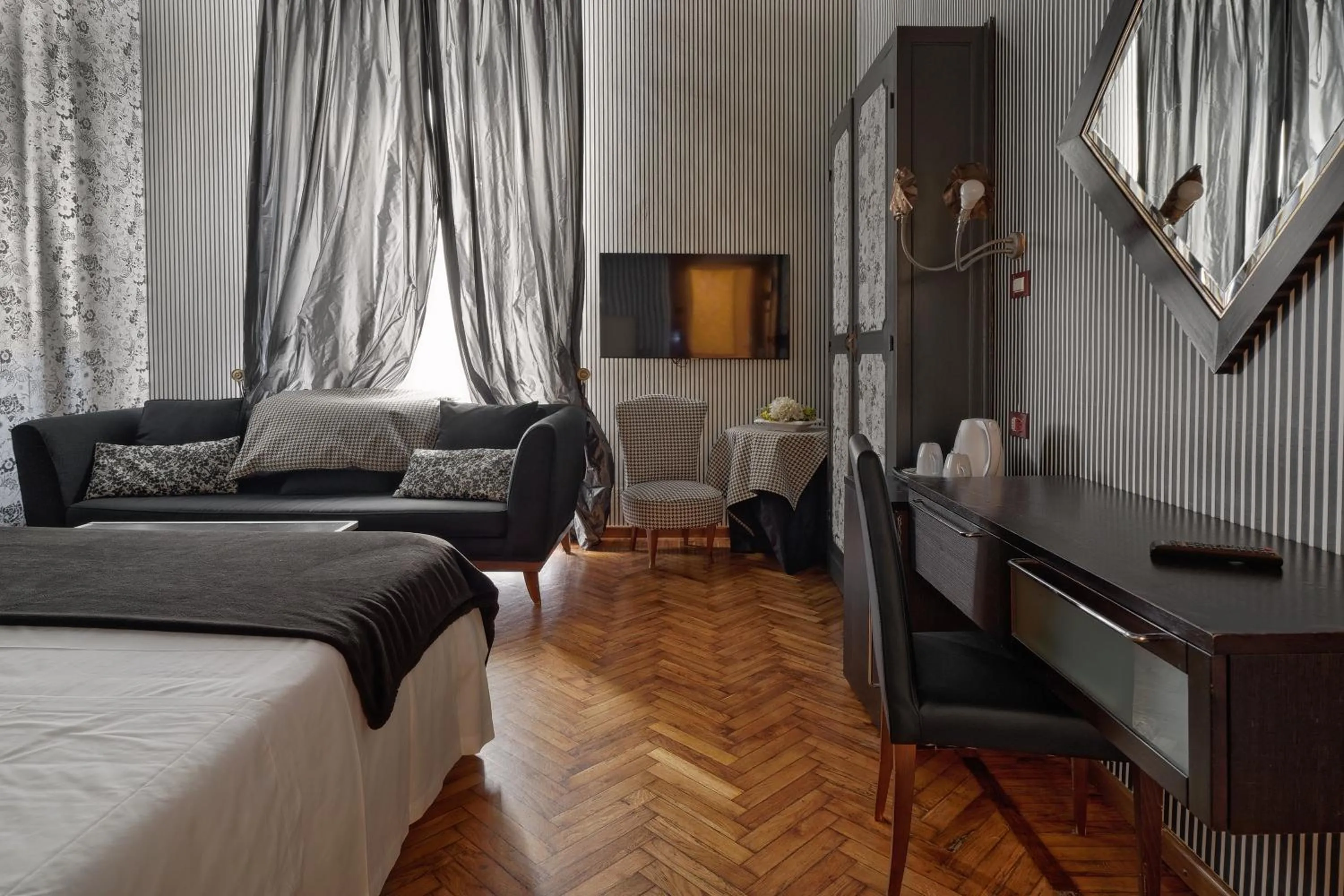 Photo of the whole room, Bed in Hotel De La Pace, Sure Hotel Collection by Best Western