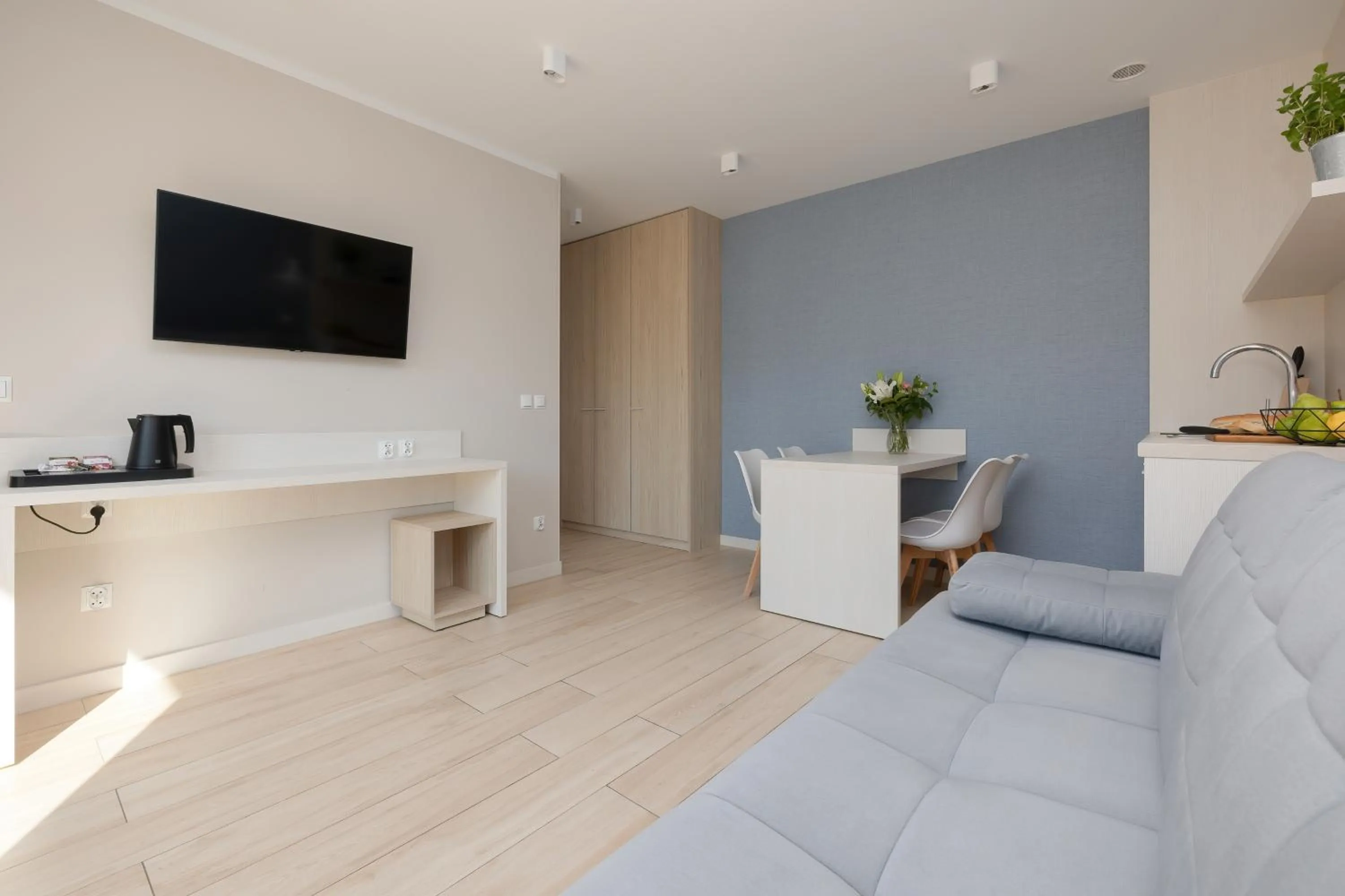Communal lounge/ TV room in BURSZTYN - BERNSTEIN APARTMENTS