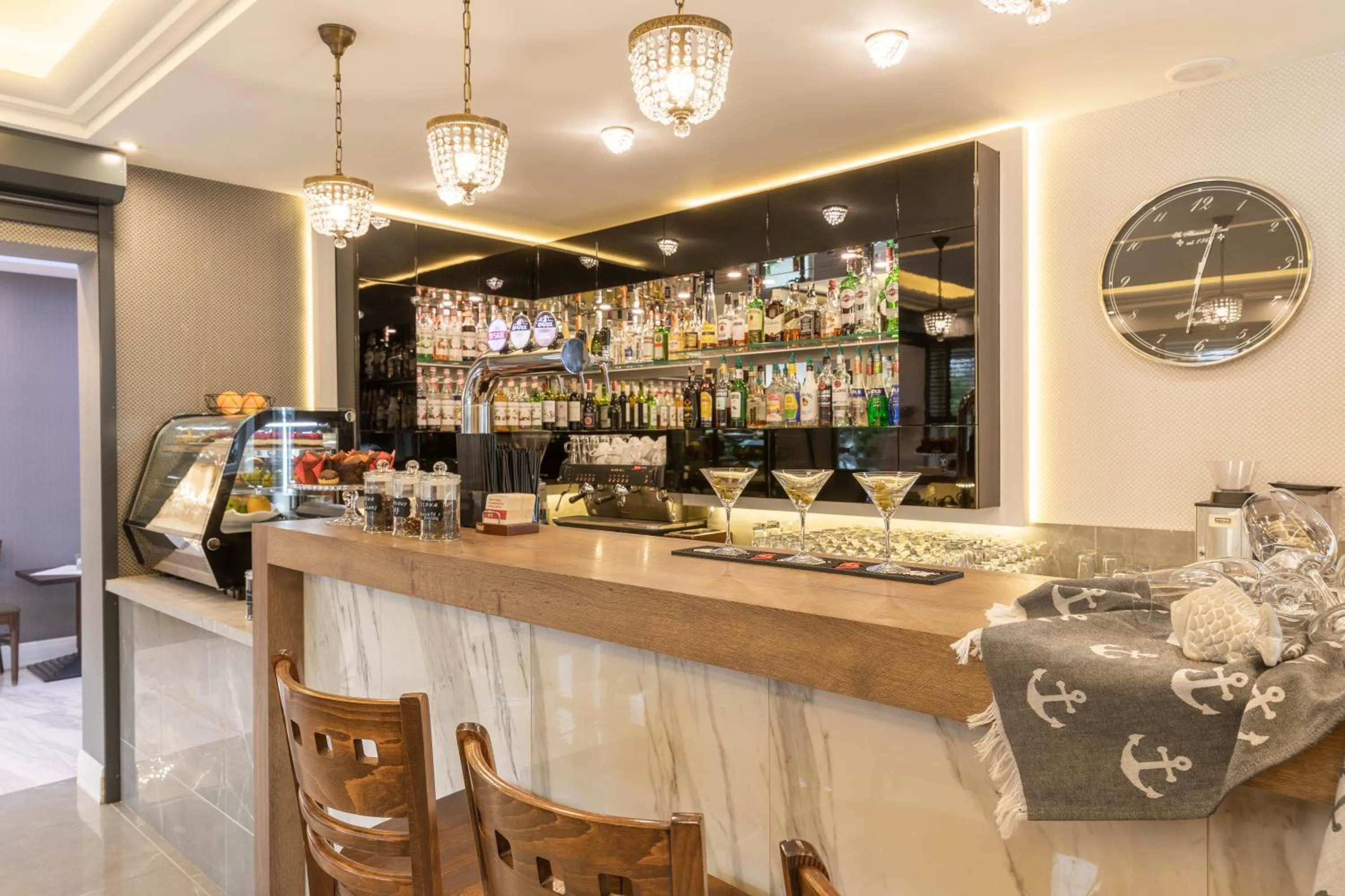 Restaurant/places to eat in BURSZTYN - BERNSTEIN APARTMENTS