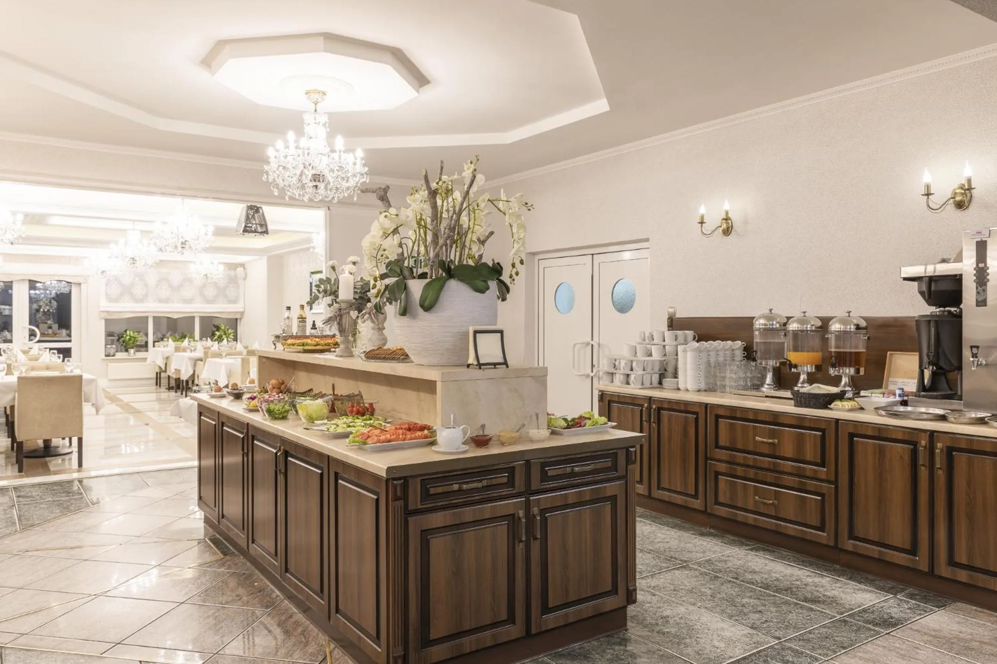 Restaurant/places to eat in BURSZTYN - BERNSTEIN APARTMENTS