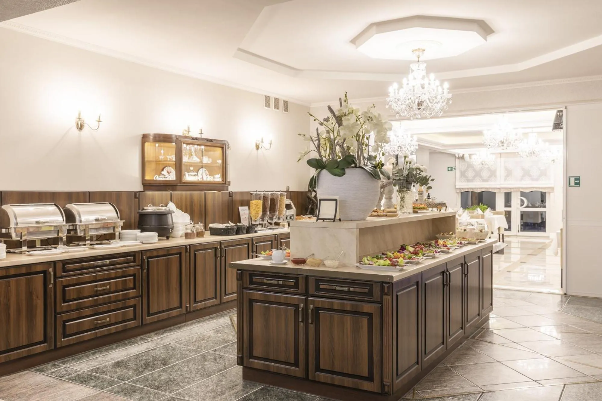 Restaurant/places to eat in BURSZTYN - BERNSTEIN APARTMENTS