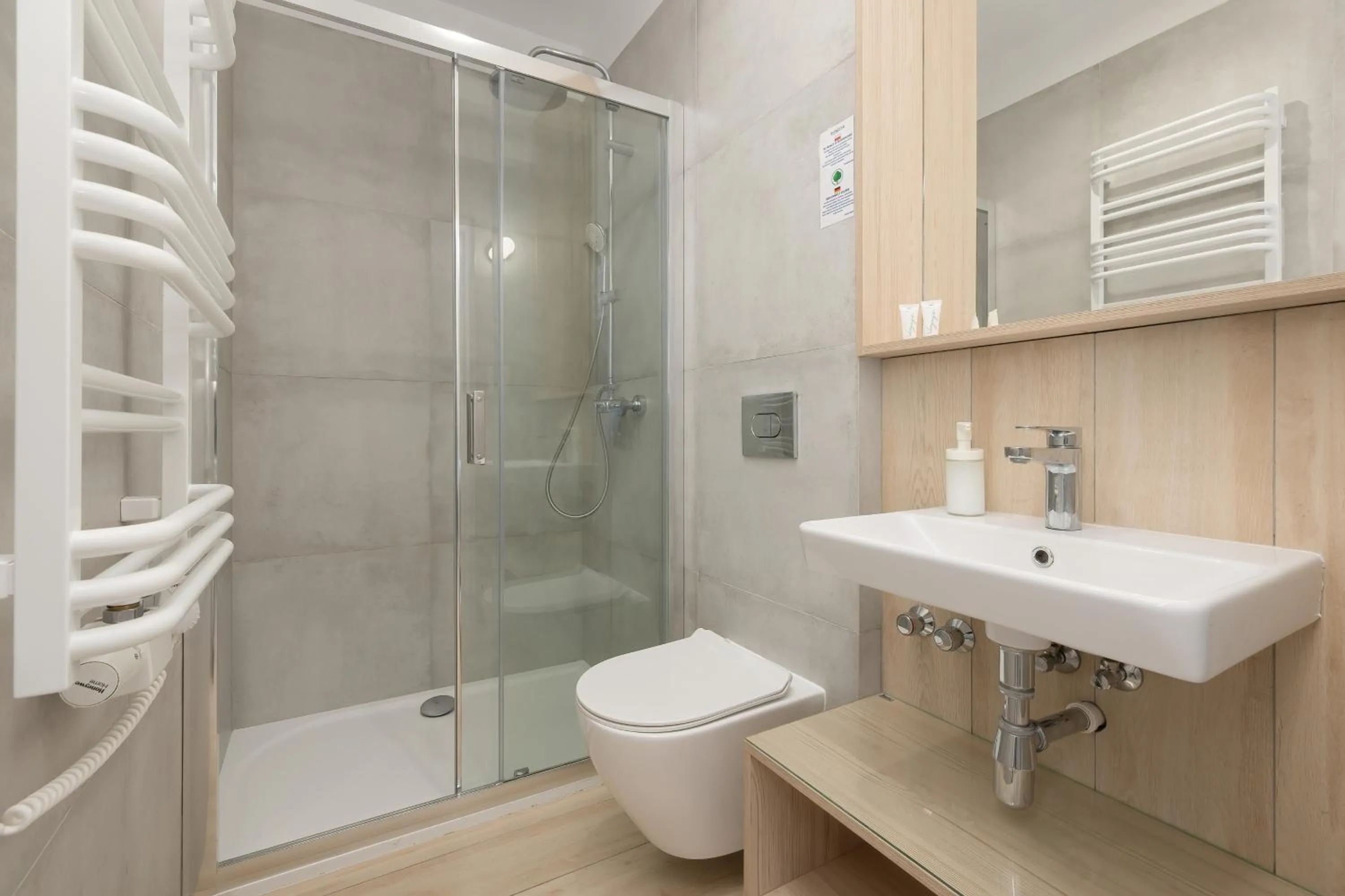 Shower in BURSZTYN - BERNSTEIN APARTMENTS