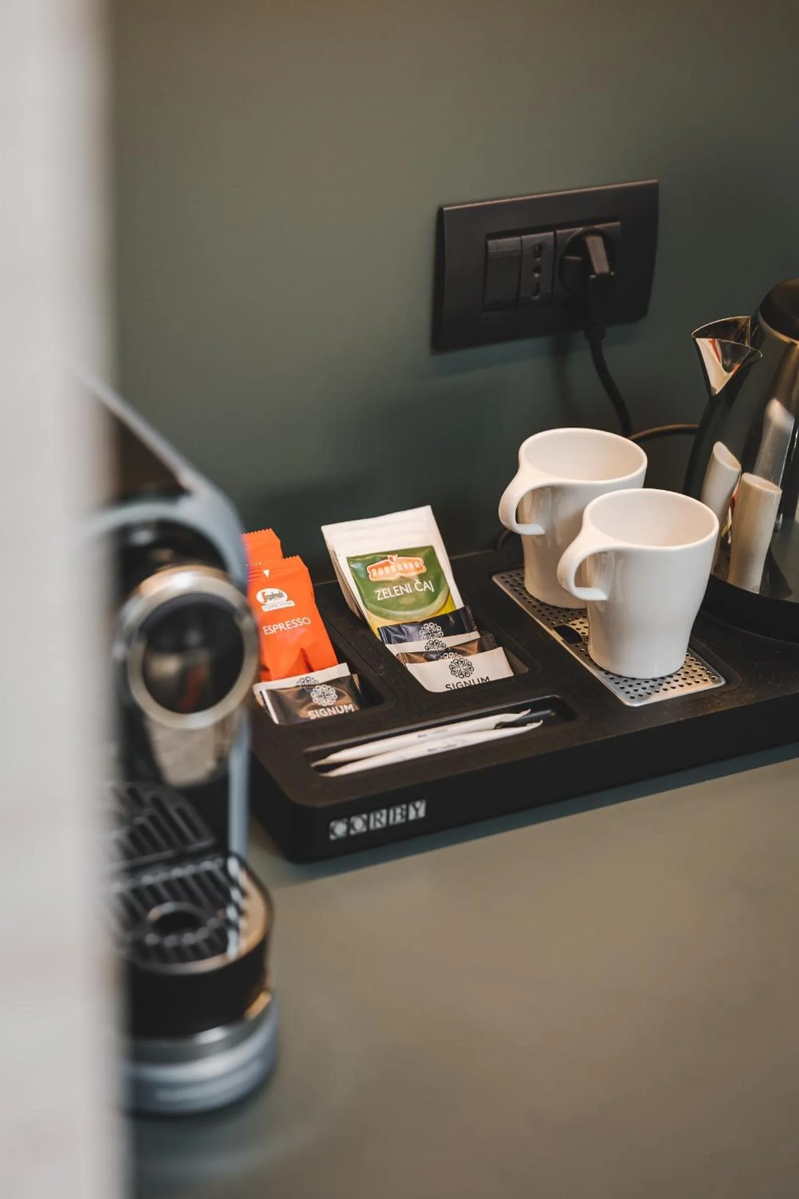Coffee/tea facilities in SIGNUM Hotel