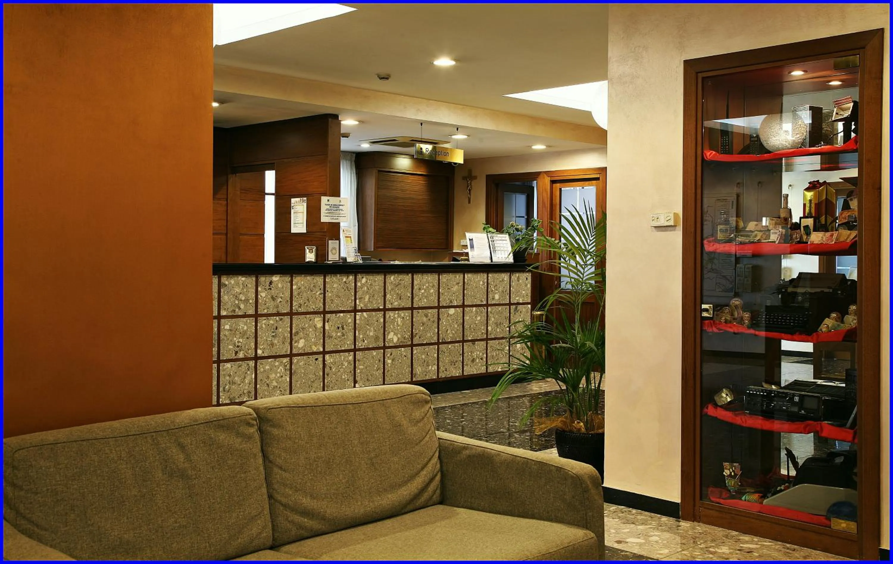 Communal lounge/ TV room in Hotel Meeting