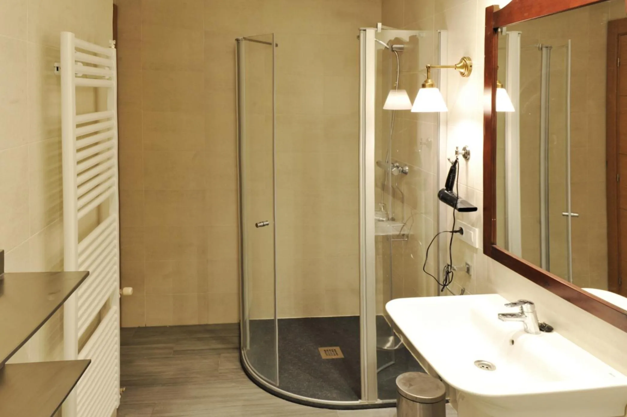 Shower in Chardín de Llis-Apartamentos Chardins