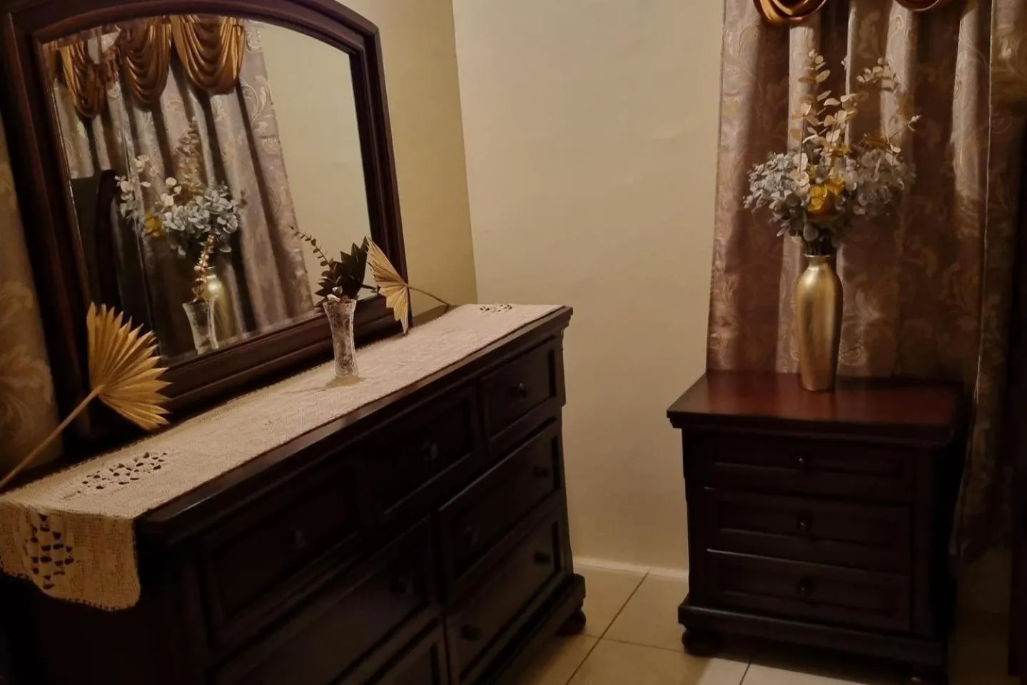 2-Bed Sleeps 4 Private Garden Parking