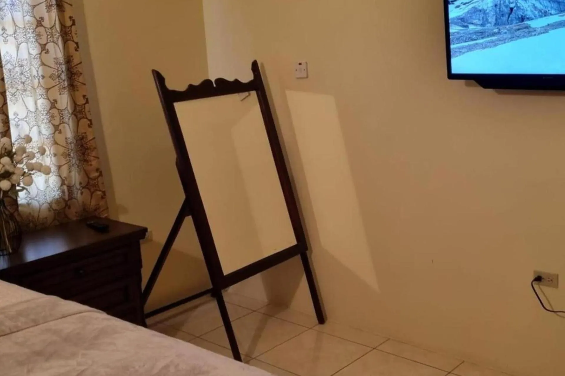 Bed in 2-Bed Sleeps 4 Private Garden Parking