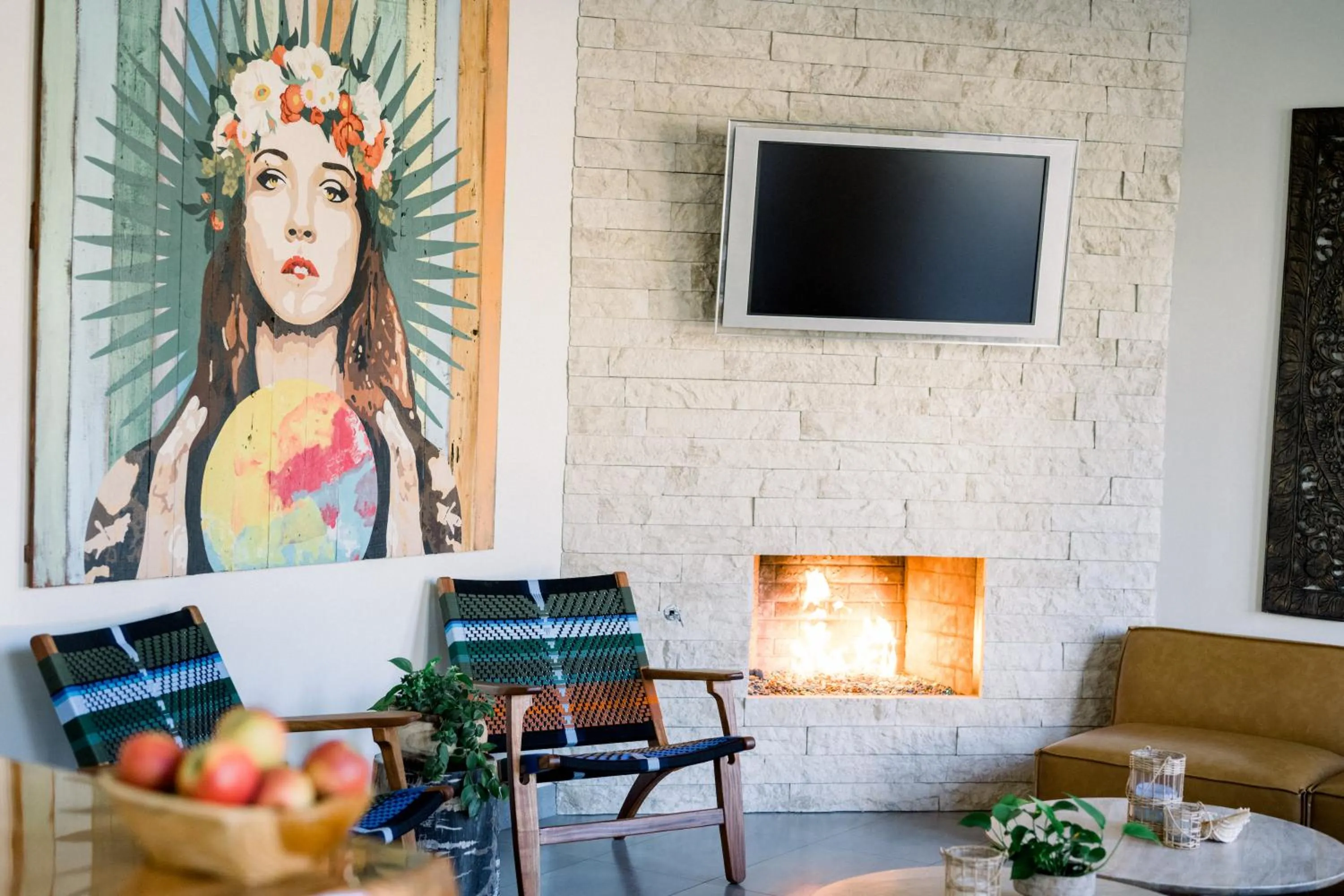 Communal lounge/ TV room in SCP Seven4One Hotel