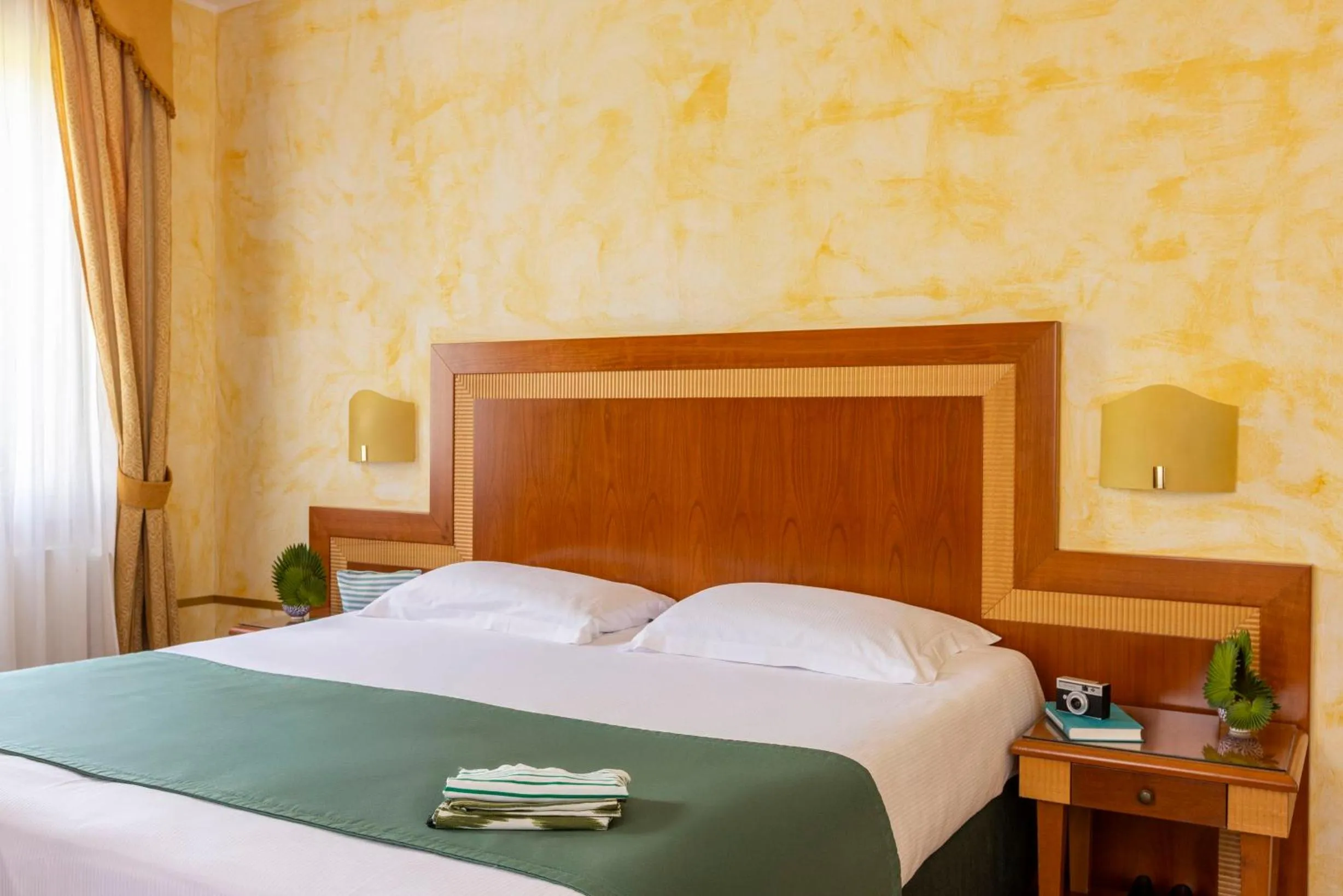 Bedroom, Bed in Hotel & Residence Venezia 2000