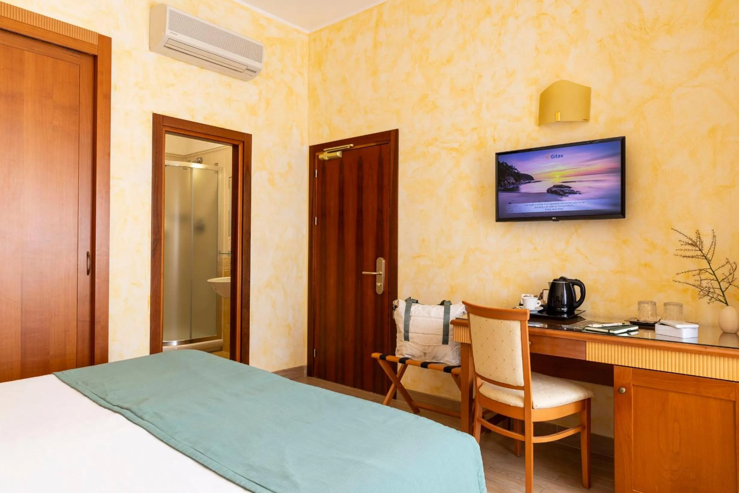 Bedroom, Bed in Hotel & Residence Venezia 2000