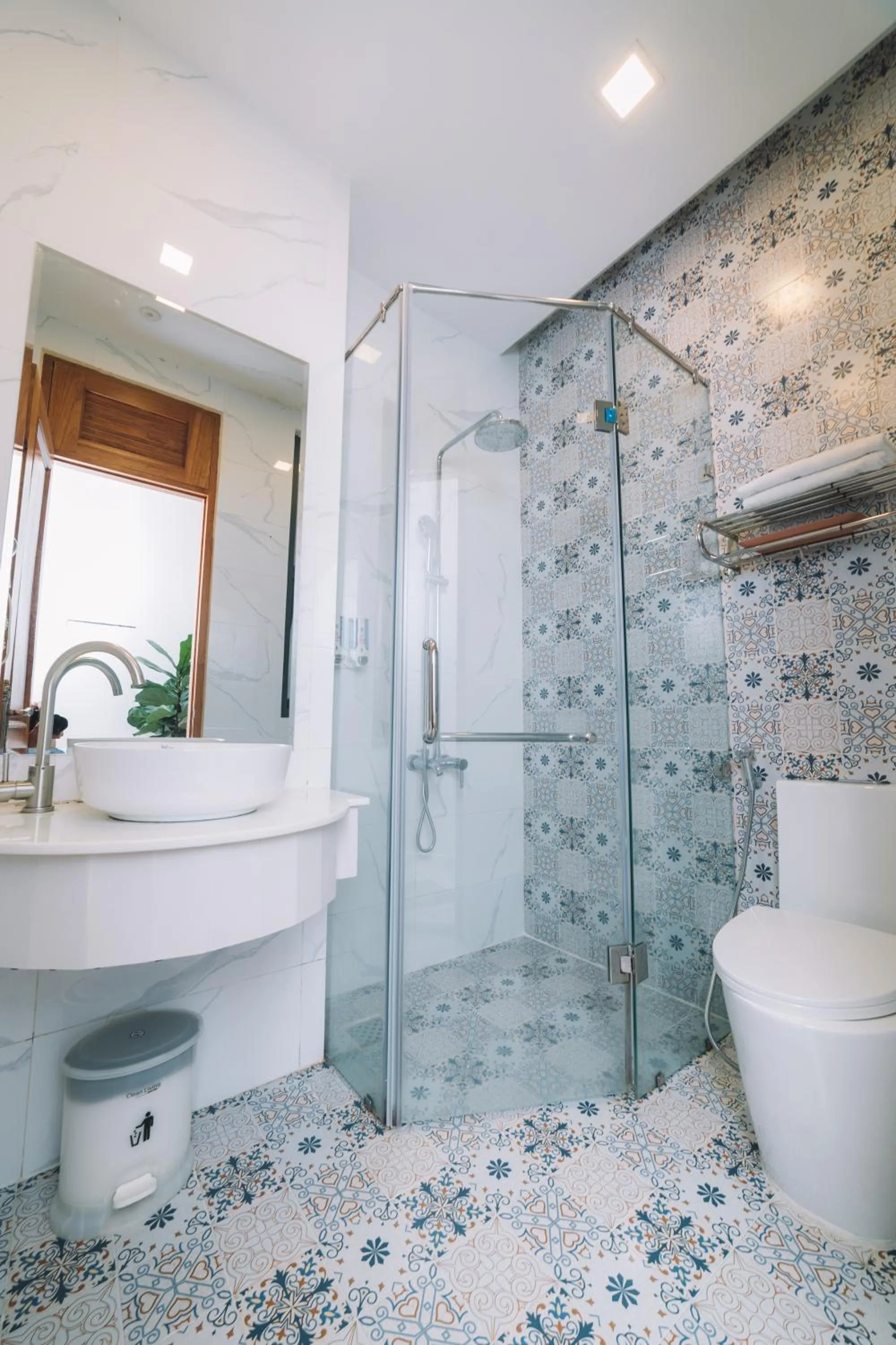 Shower in Hạ Na Hotel Đà Lạt