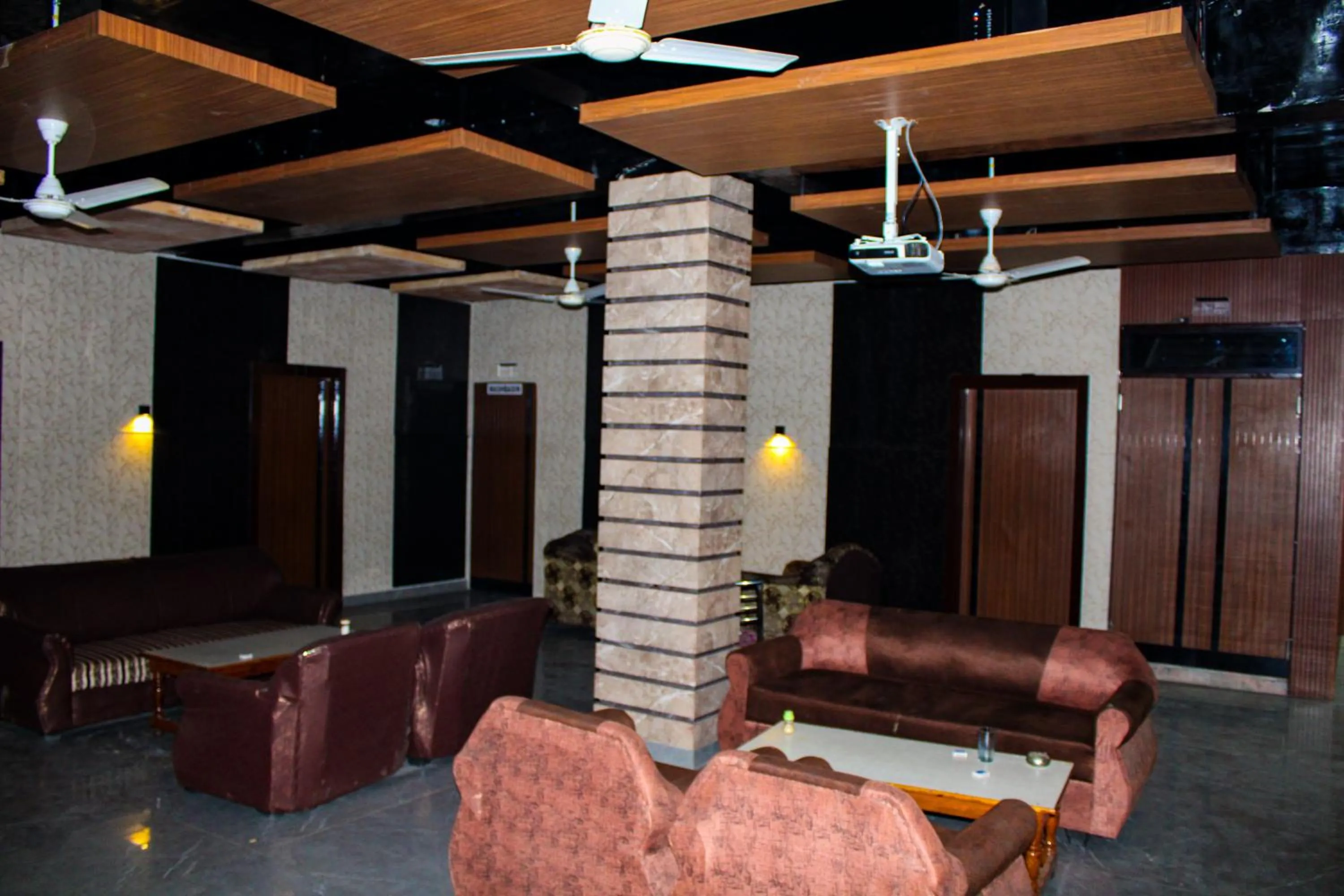 Restaurant/places to eat in Sangam Hotel