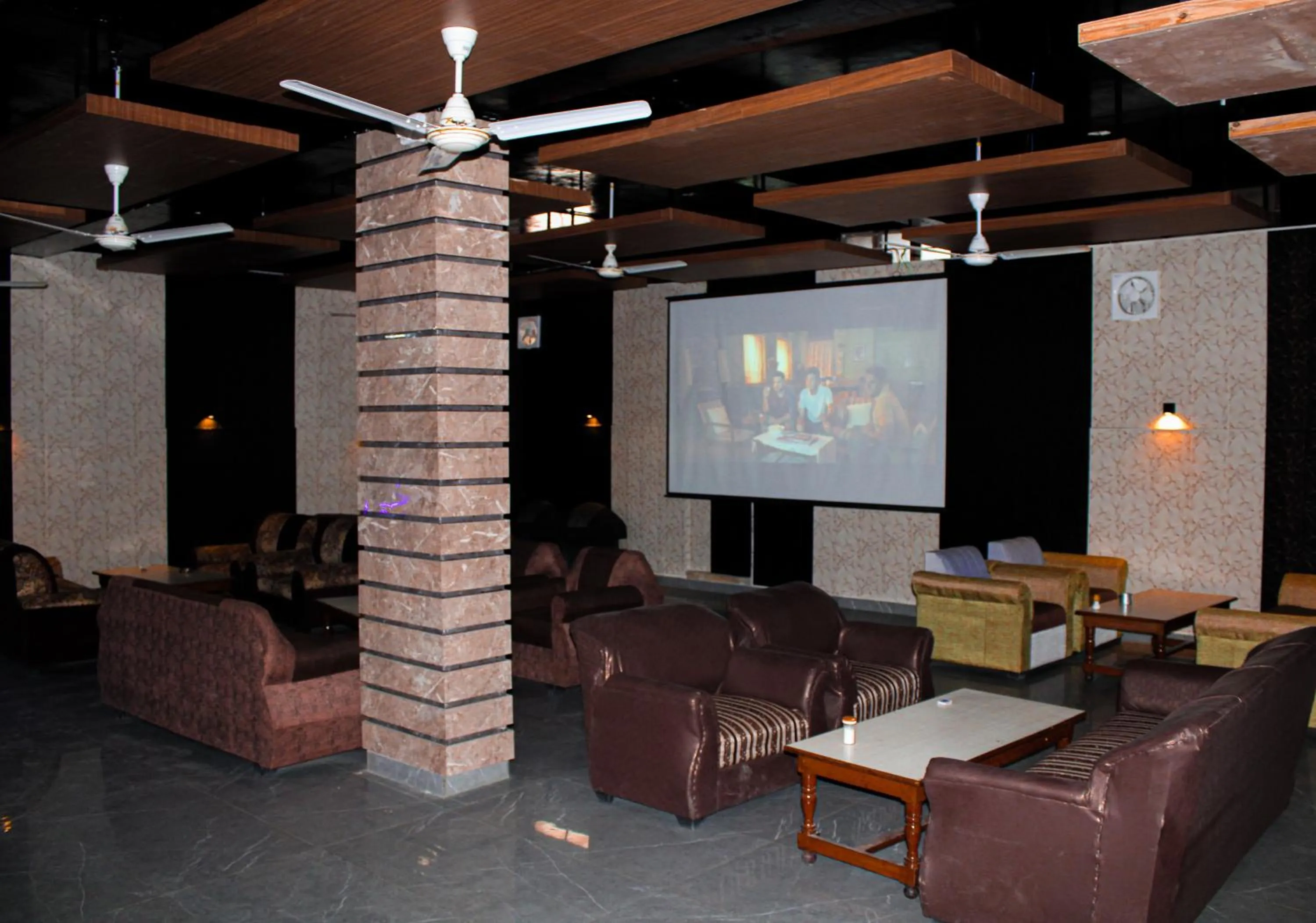 Restaurant/places to eat in Sangam Hotel