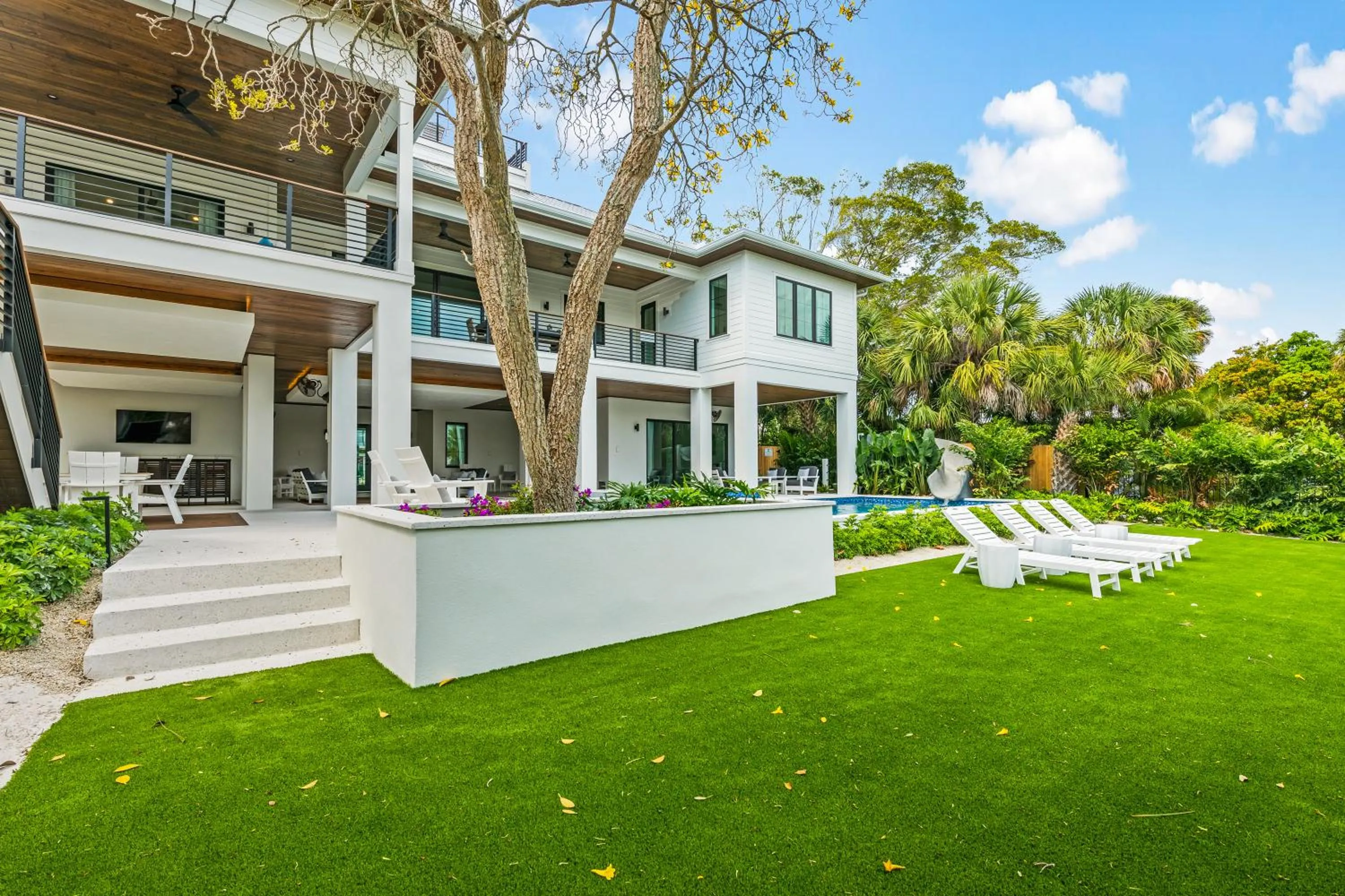 Property building in The Ringling Estate