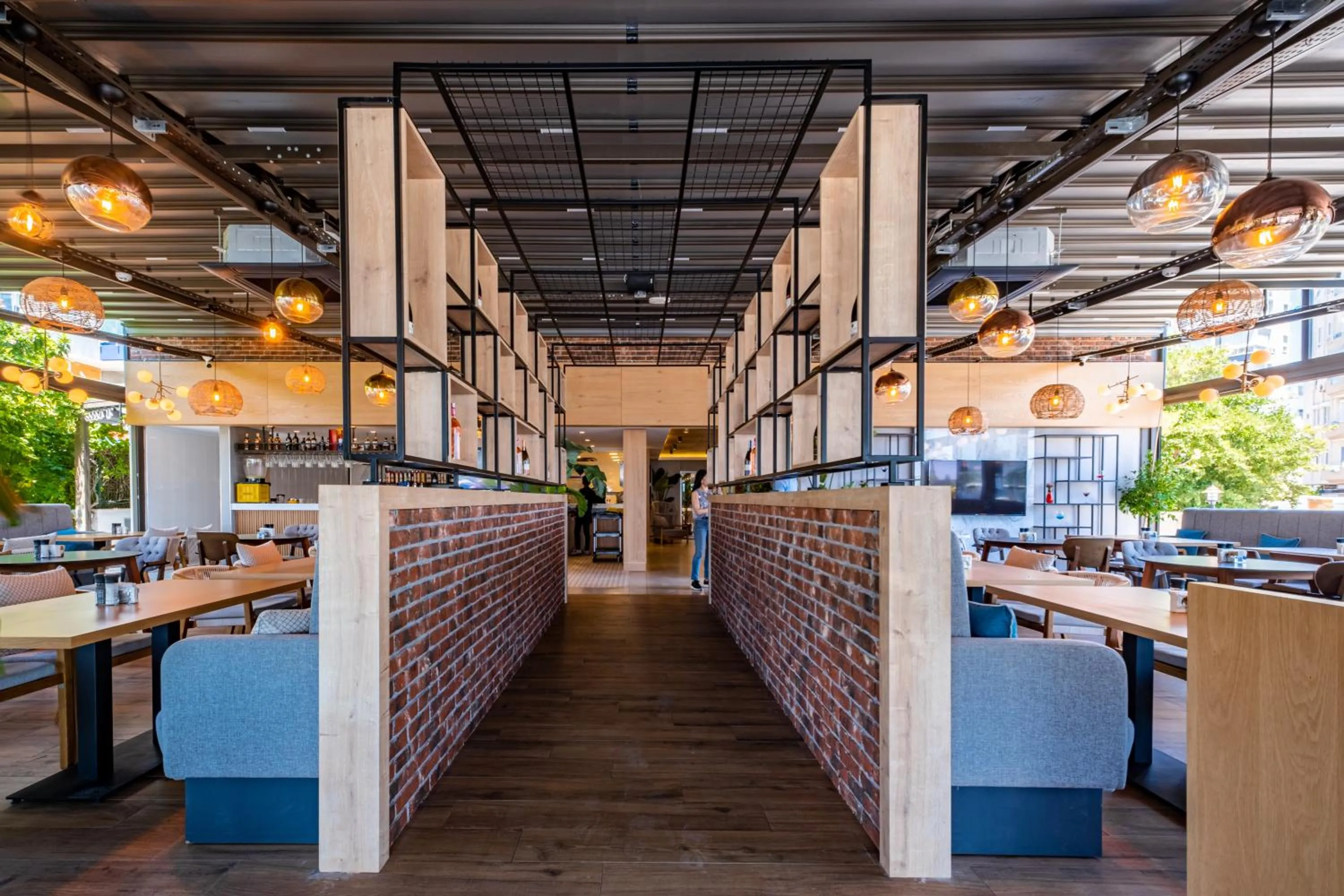 Restaurant/places to eat in PEARLY HOTEL