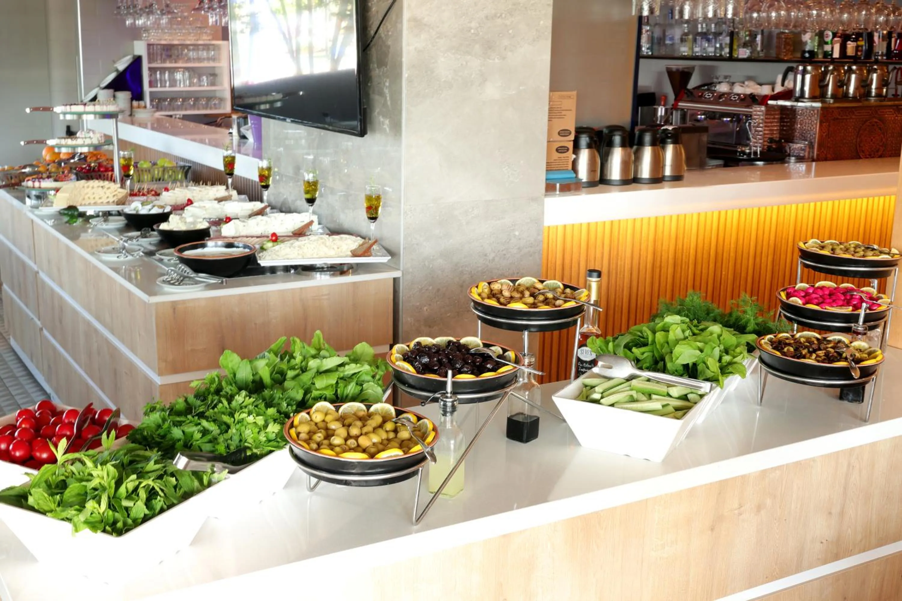 Restaurant/places to eat in PEARLY HOTEL