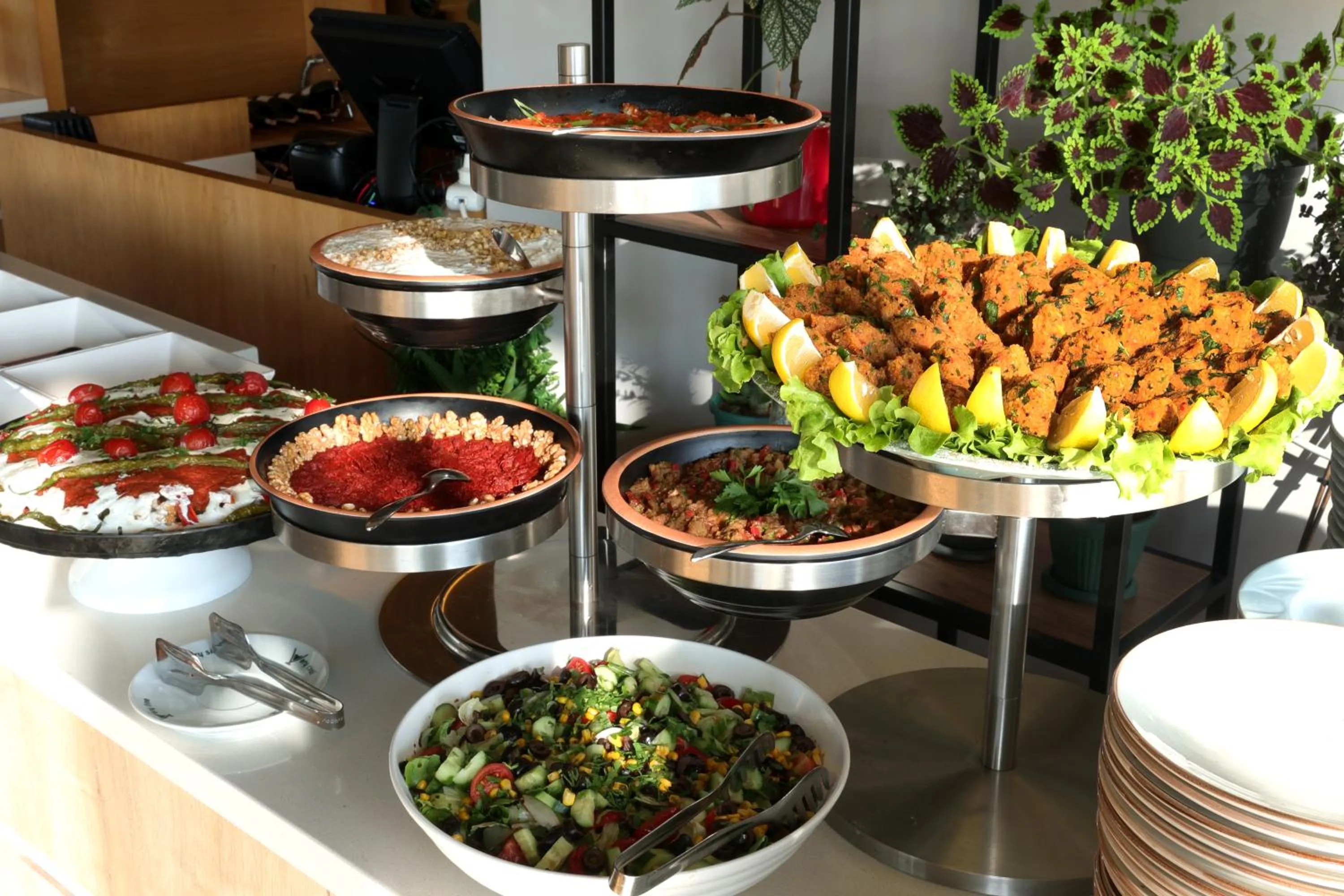 Restaurant/places to eat in PEARLY HOTEL