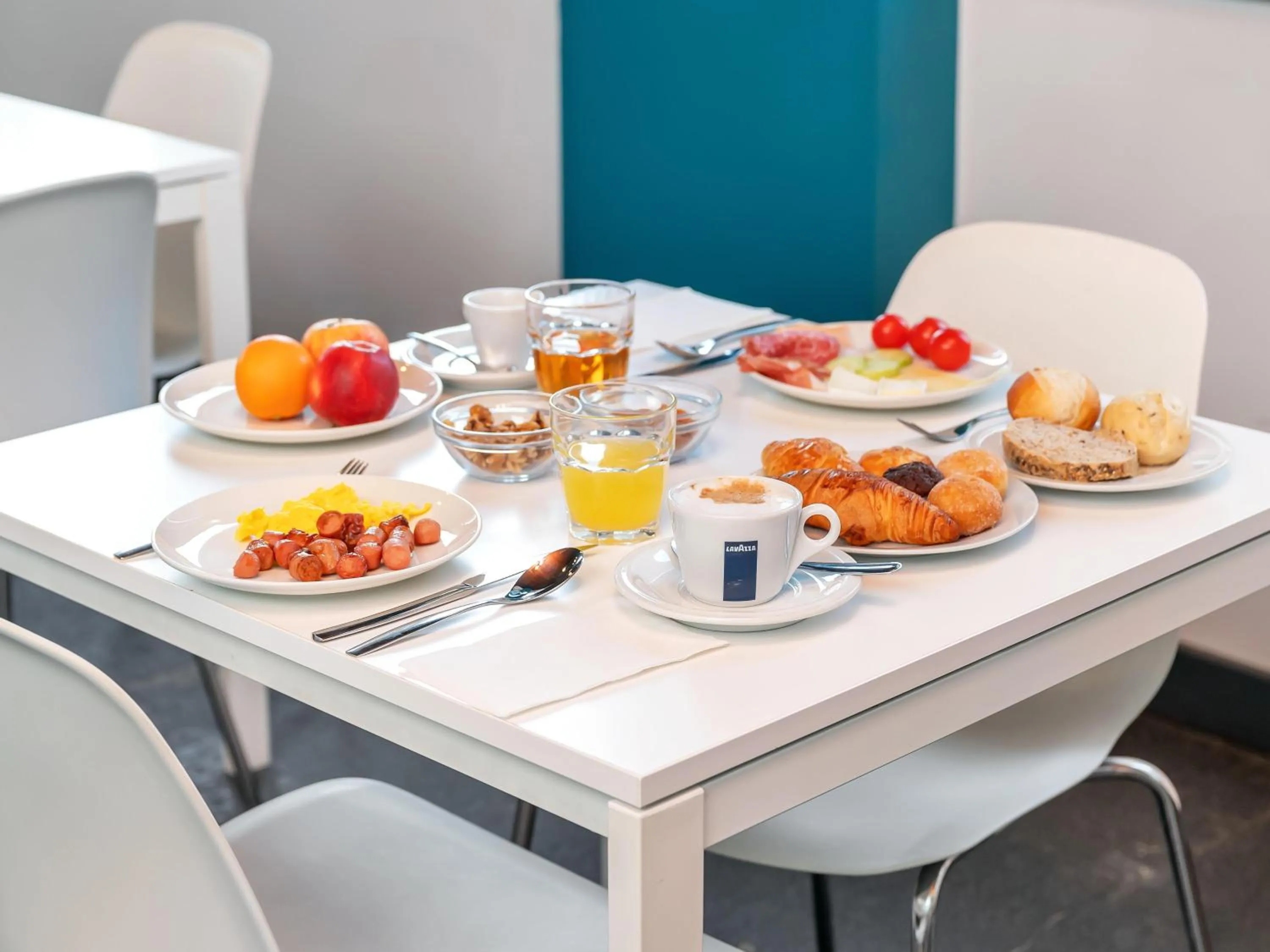 Restaurant/places to eat in B&B Hotel Torino President