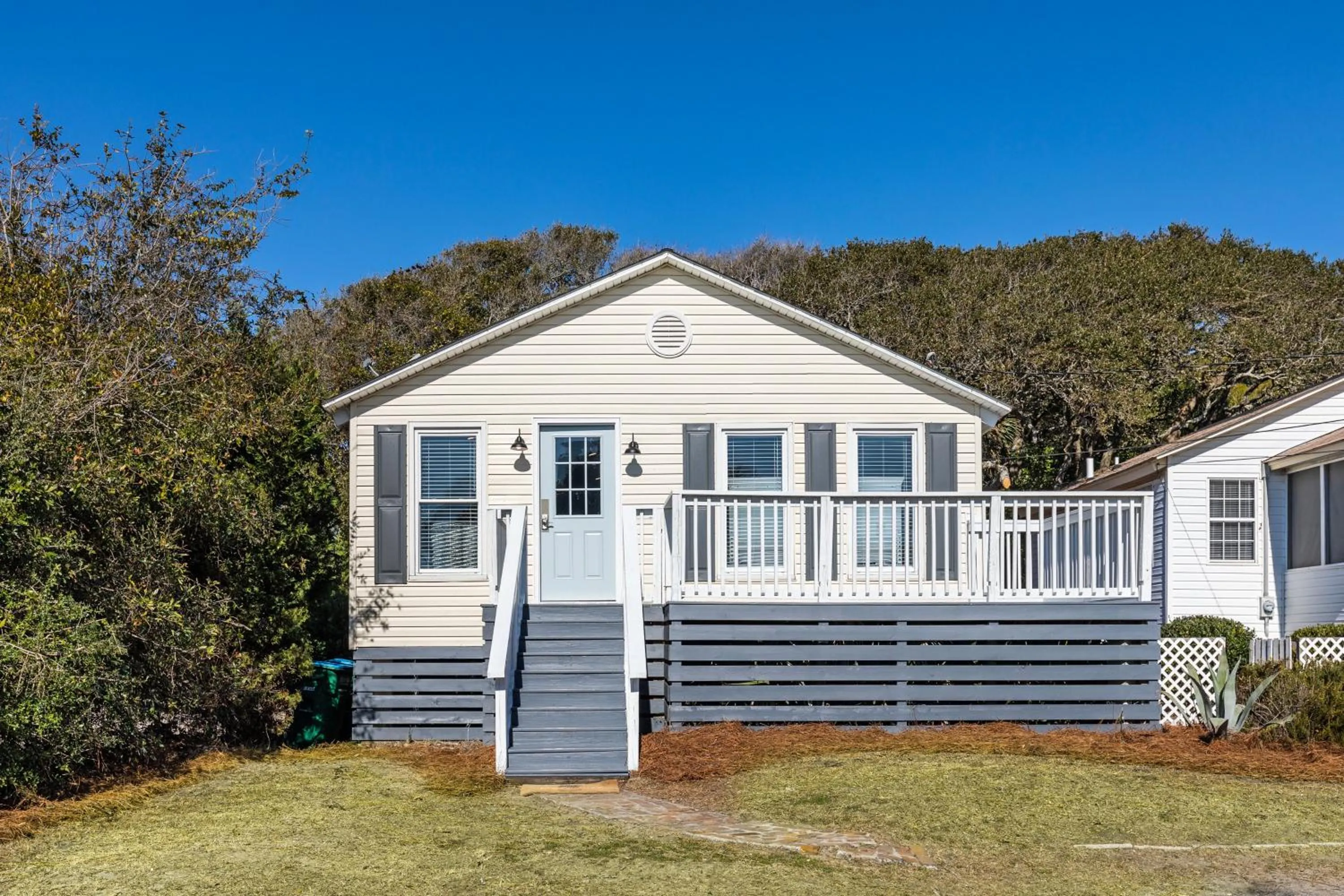 222 W Ashley - Sea Breeze - Minutes to the Ocean and Downtown Folly Beach