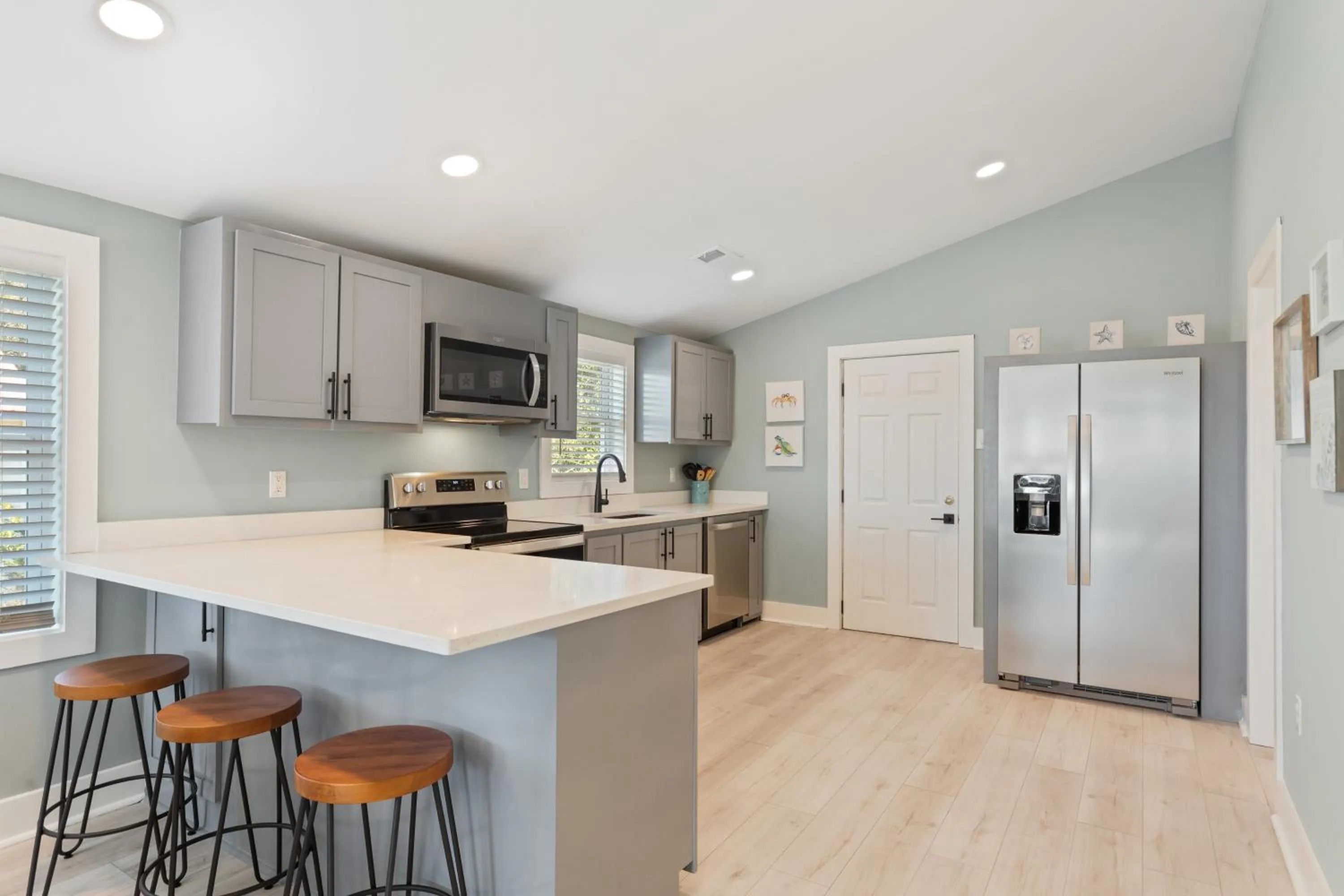 222 W Ashley - Sea Breeze - Minutes to the Ocean and Downtown Folly Beach