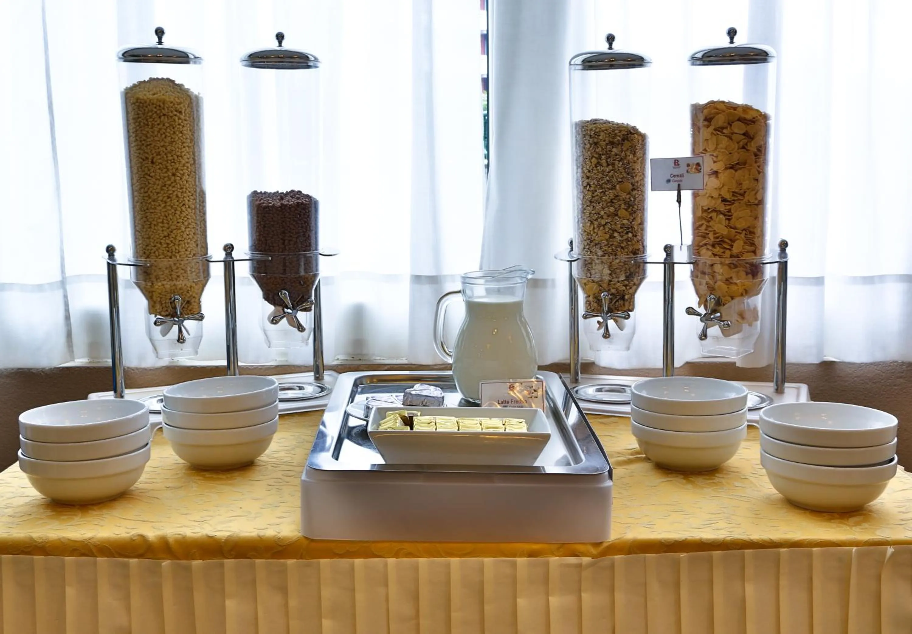 Restaurant/places to eat in Regal Hotel