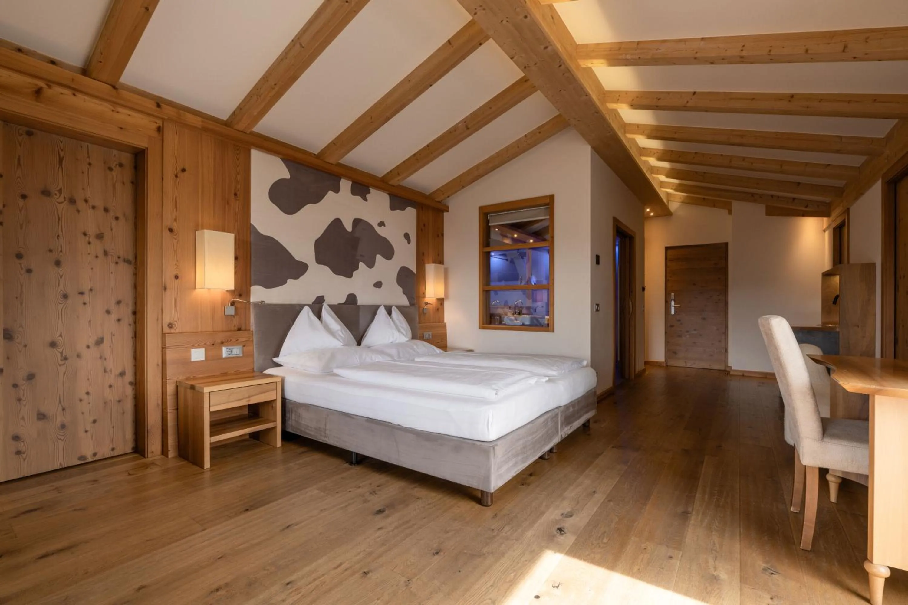 Photo of the whole room, Bed in Hotel Emmy - five elements