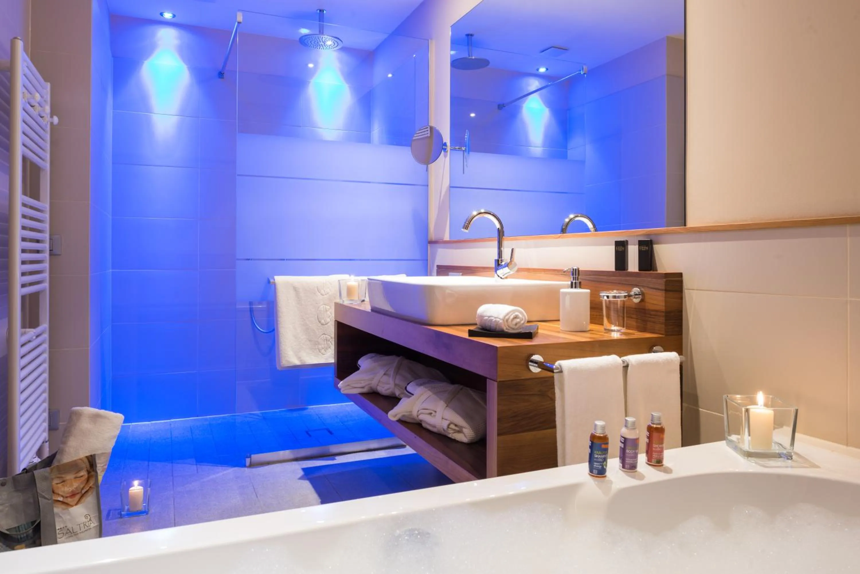 Bathroom in Hotel Emmy - five elements