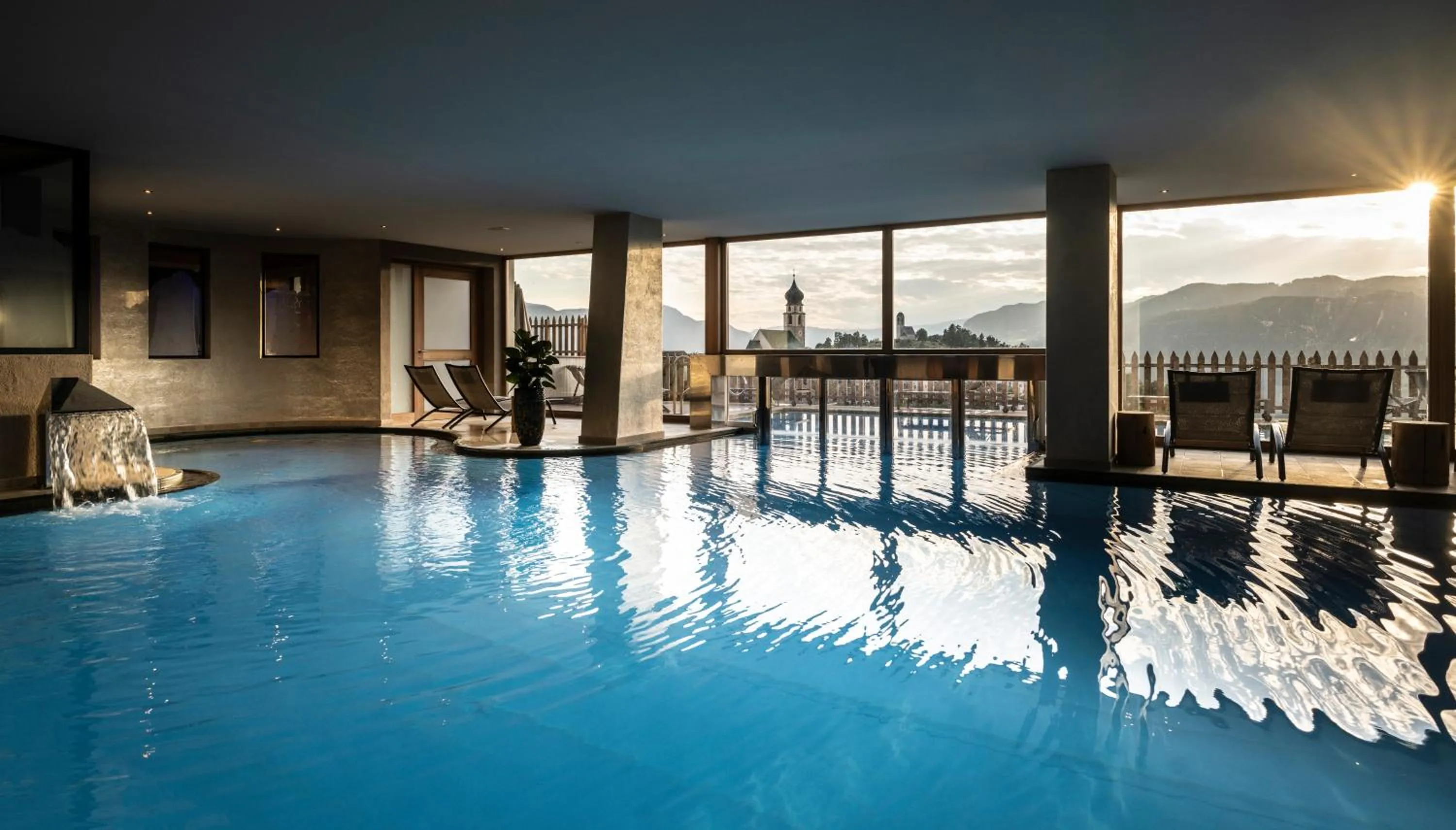 Swimming pool in Hotel Emmy - five elements