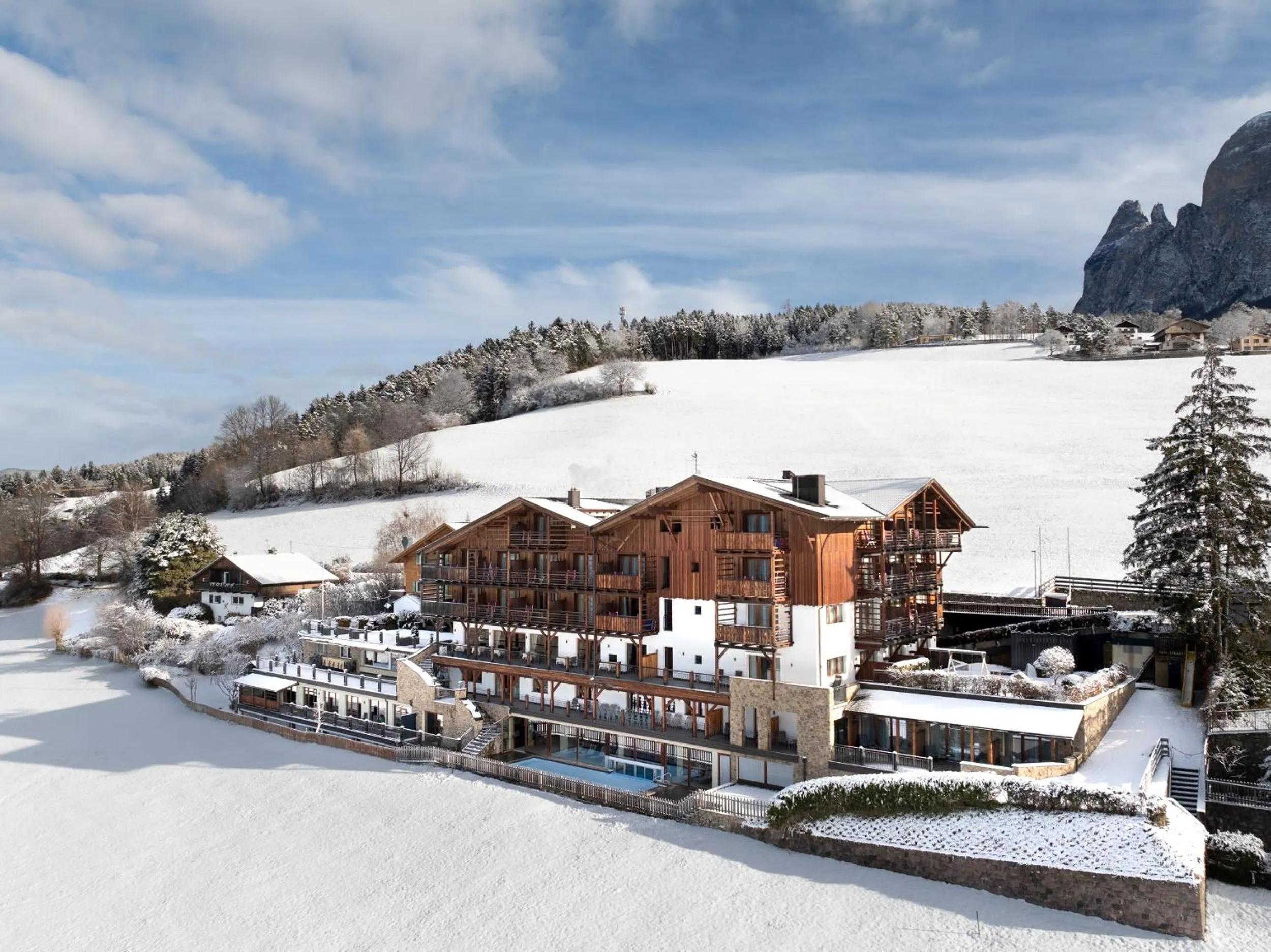 Property building in Hotel Emmy - five elements