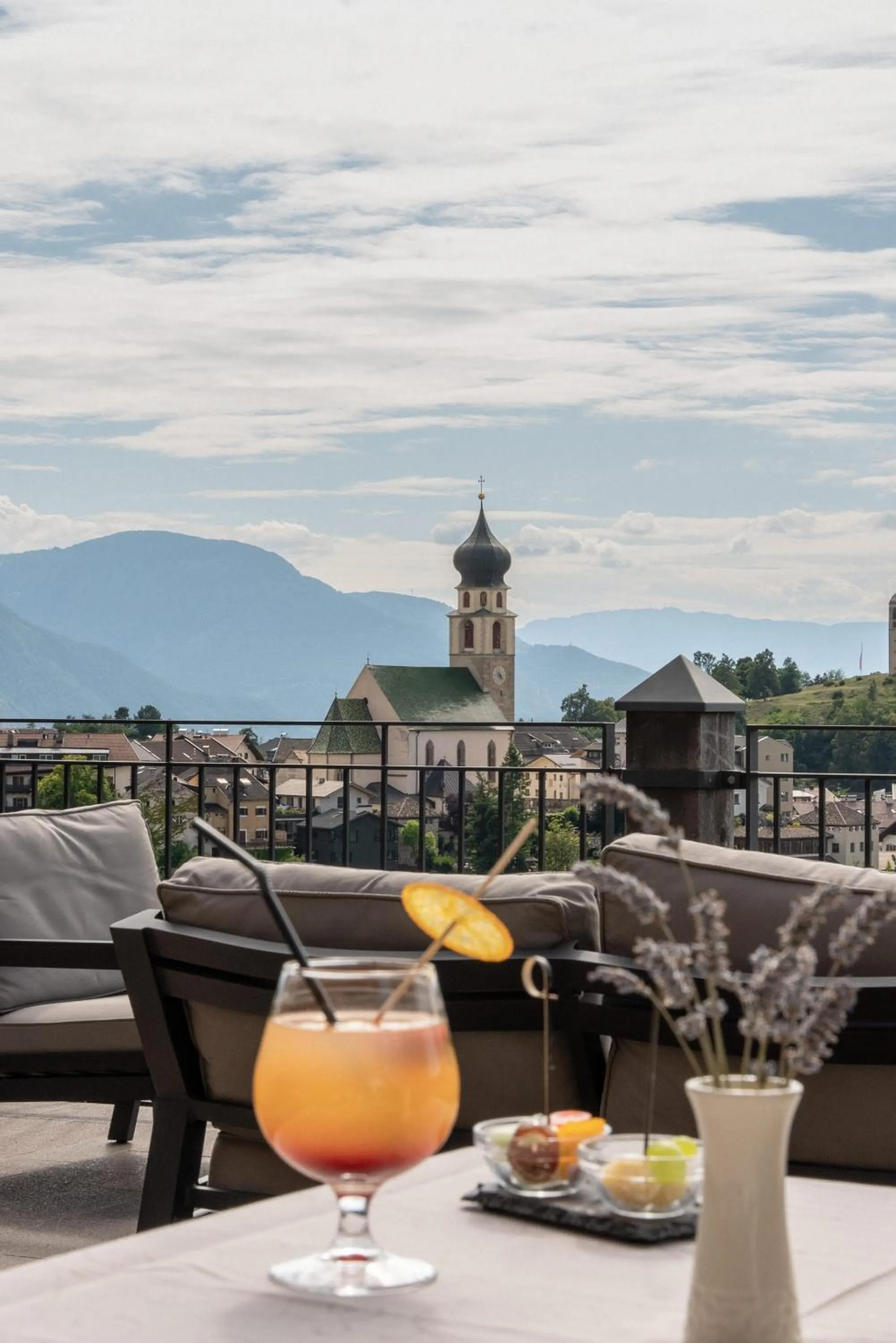 Property building in Hotel Emmy - five elements