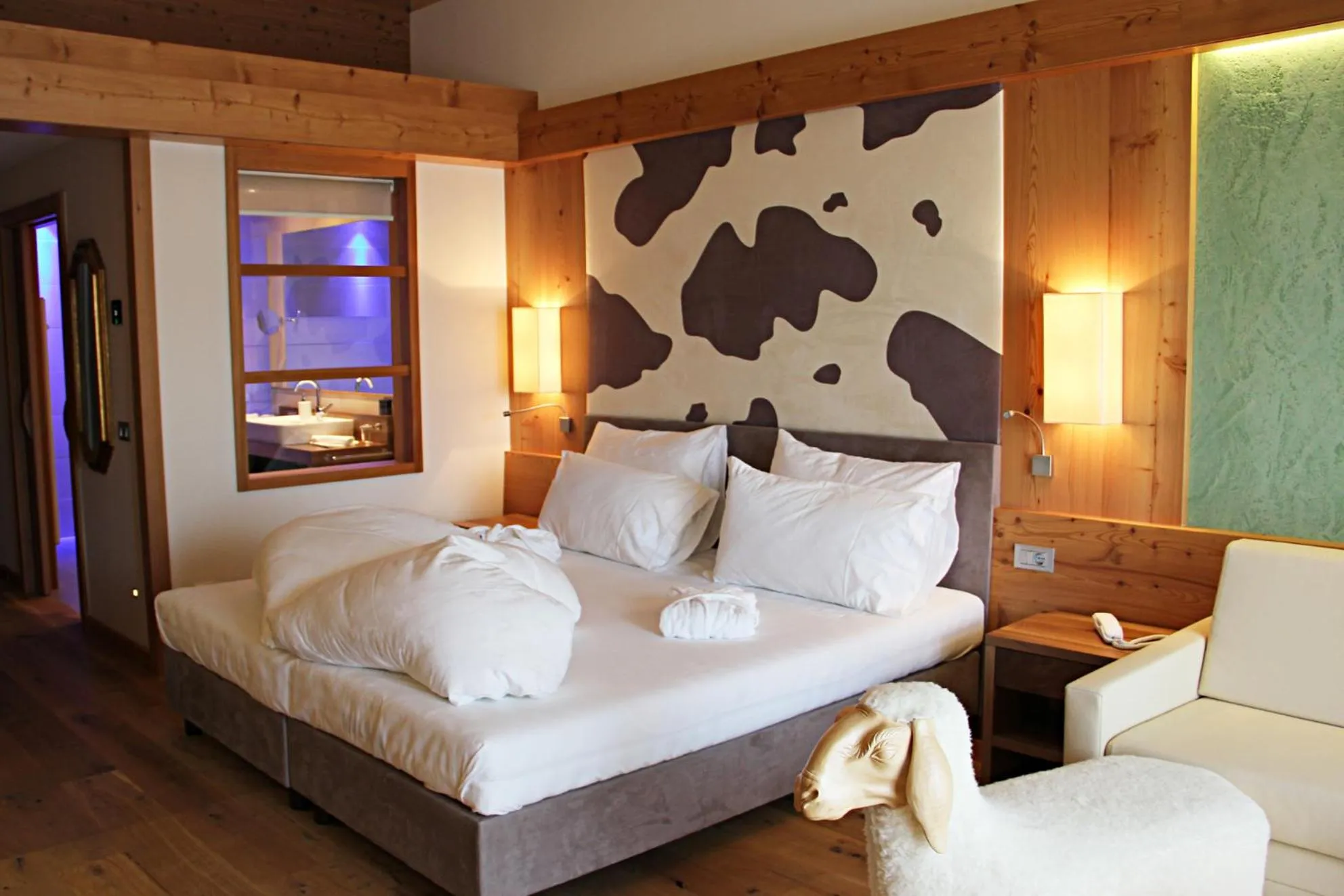 Photo of the whole room, Bed in Hotel Emmy - five elements