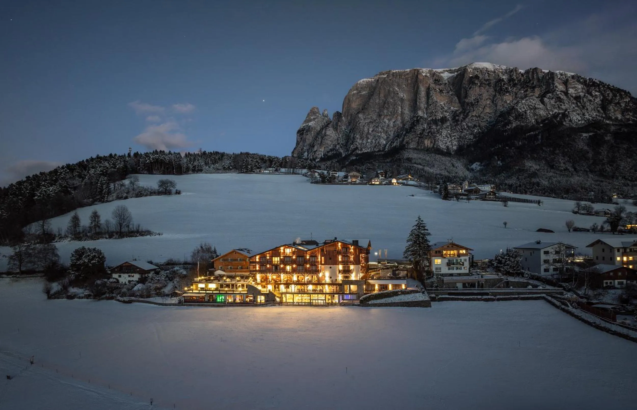 Property building in Hotel Emmy - five elements