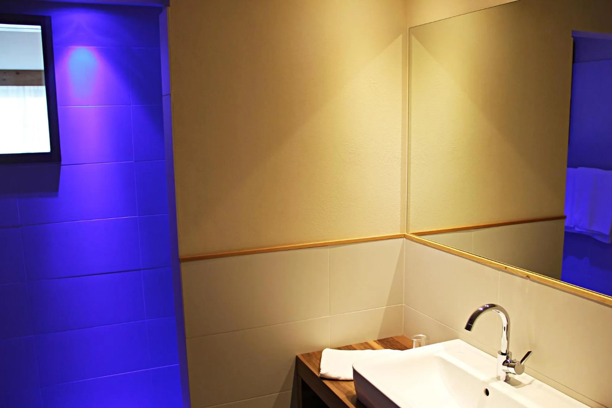 Bathroom in Hotel Emmy - five elements