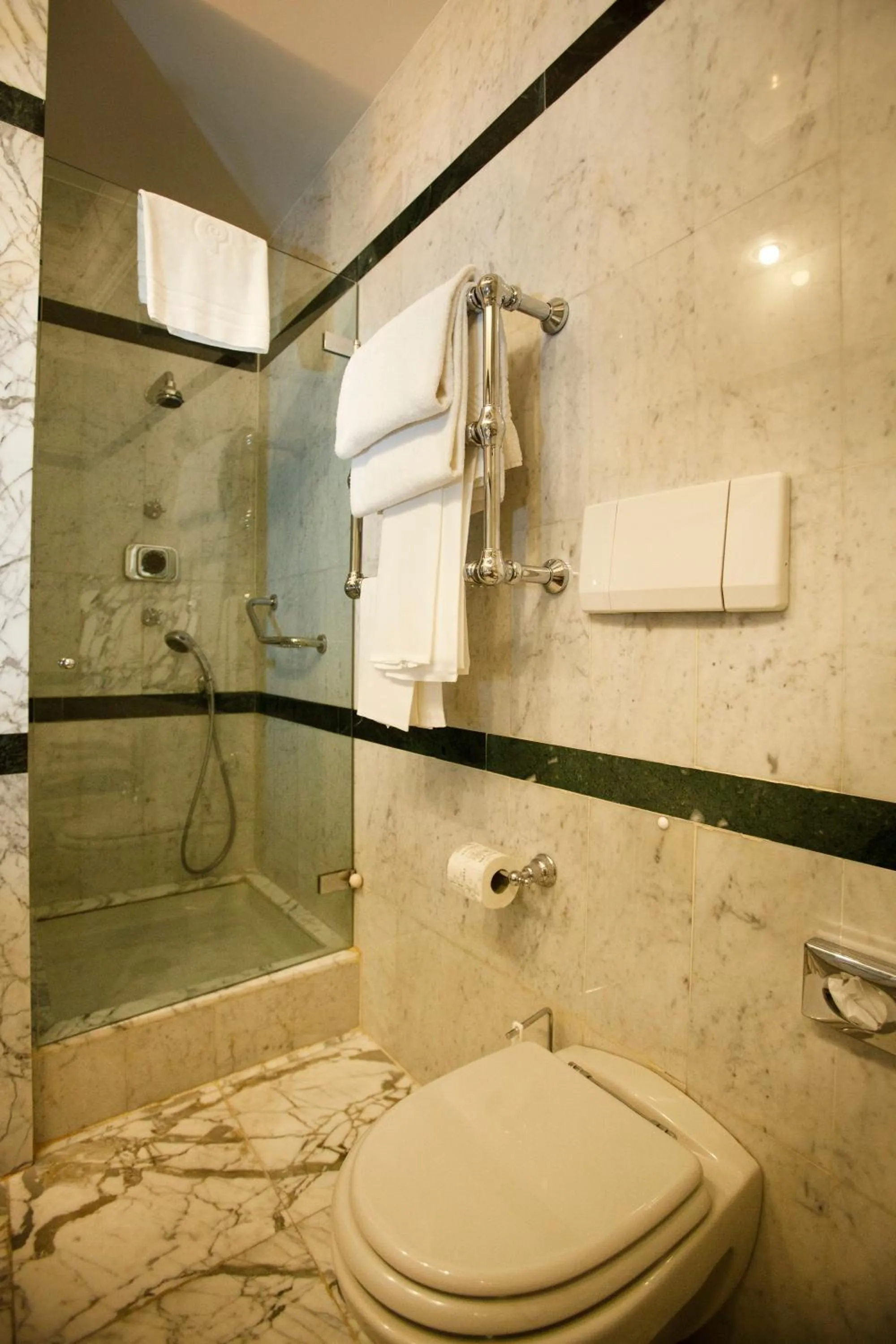 Bathroom in Hotel Albani Firenze