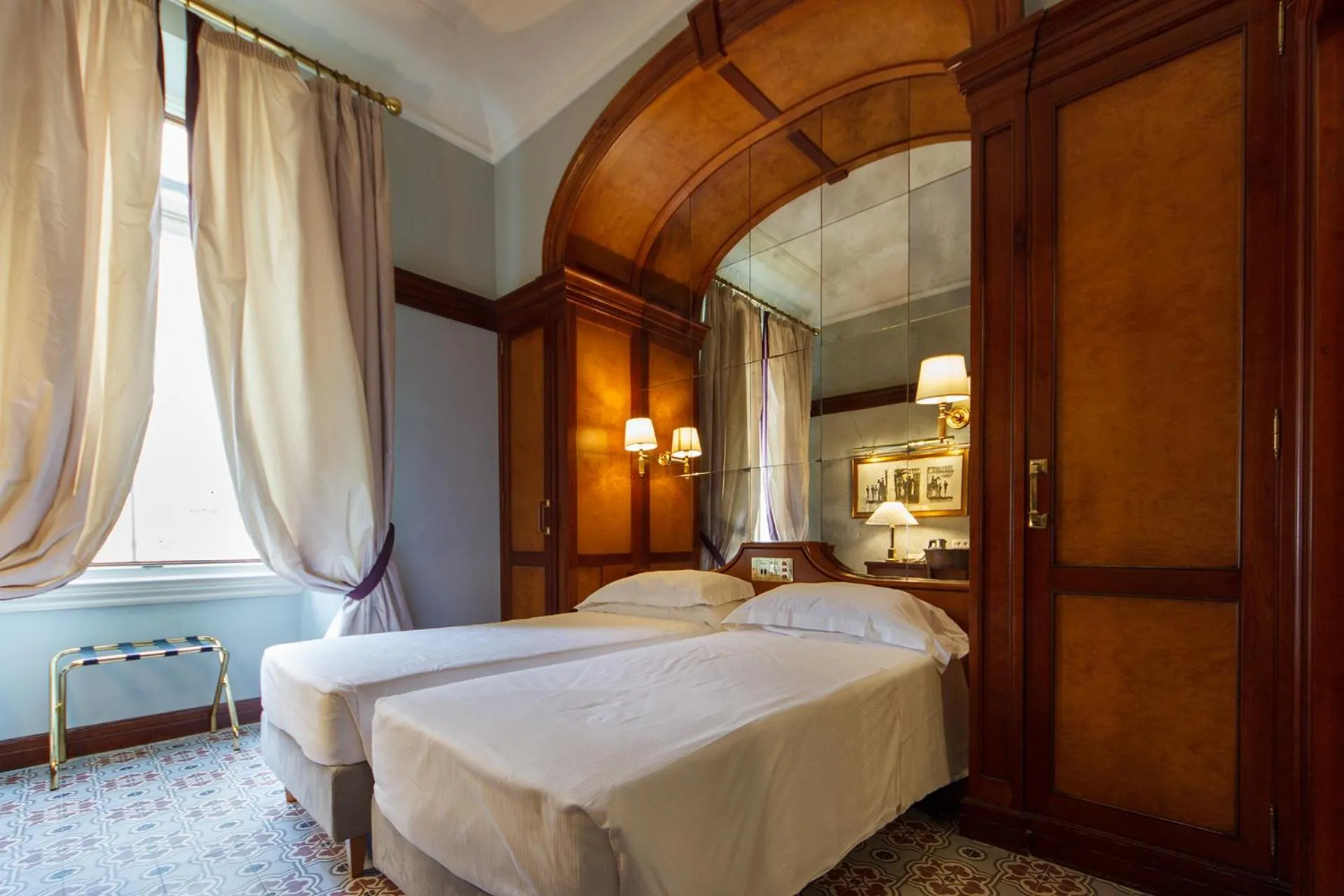 Bed in Hotel Albani Firenze