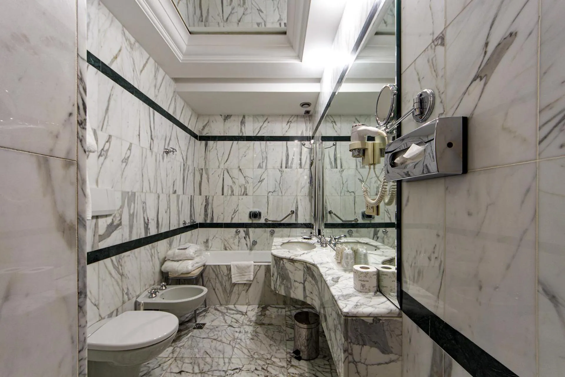 Bathroom in Hotel Albani Firenze