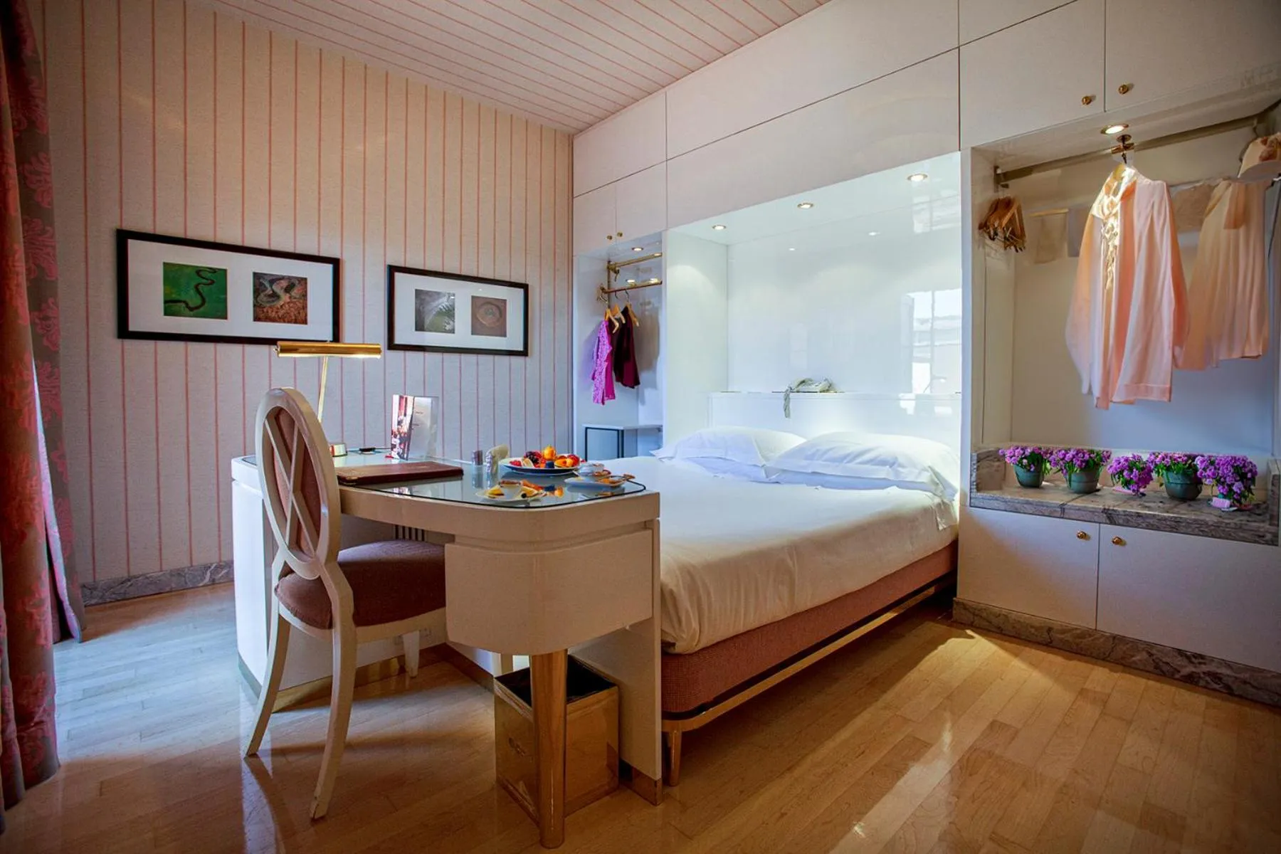 Bed in Hotel Albani Firenze