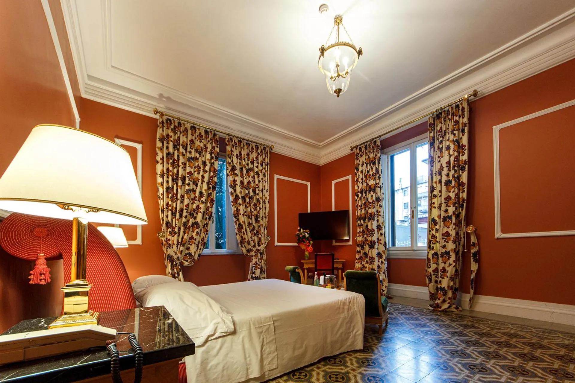 Photo of the whole room, Bed in Hotel Albani Firenze