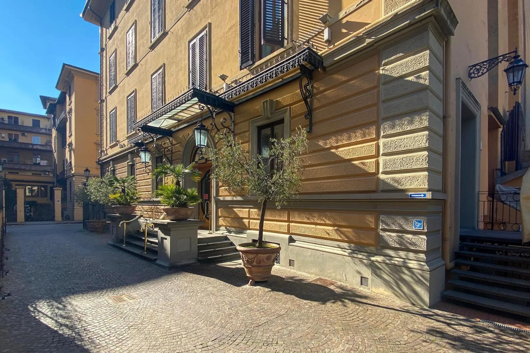 Property building in Hotel Albani Firenze